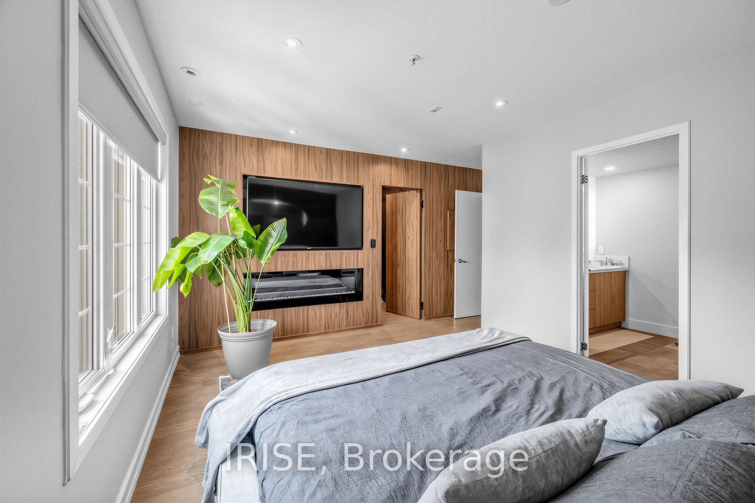 539 Jarvis Street Ph8 Property Photo 14