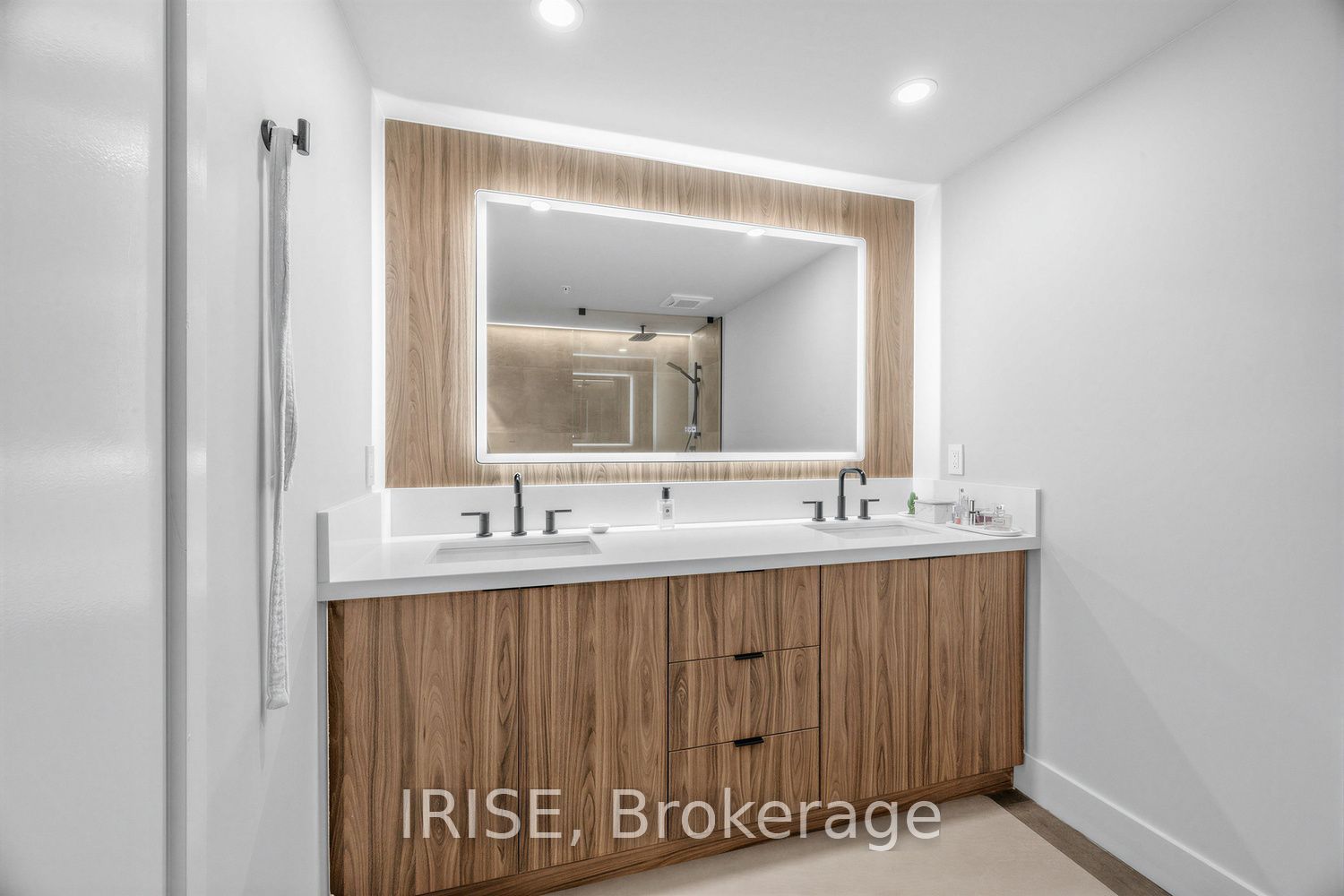 539 Jarvis Street Ph8 Property Photo 16