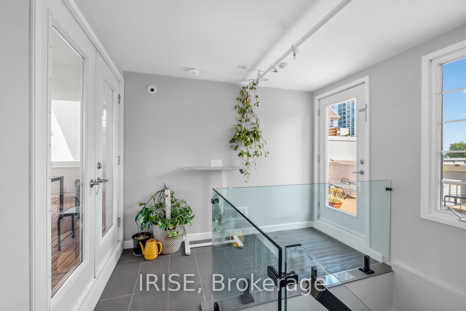 539 Jarvis Street Ph8 Property Photo 24