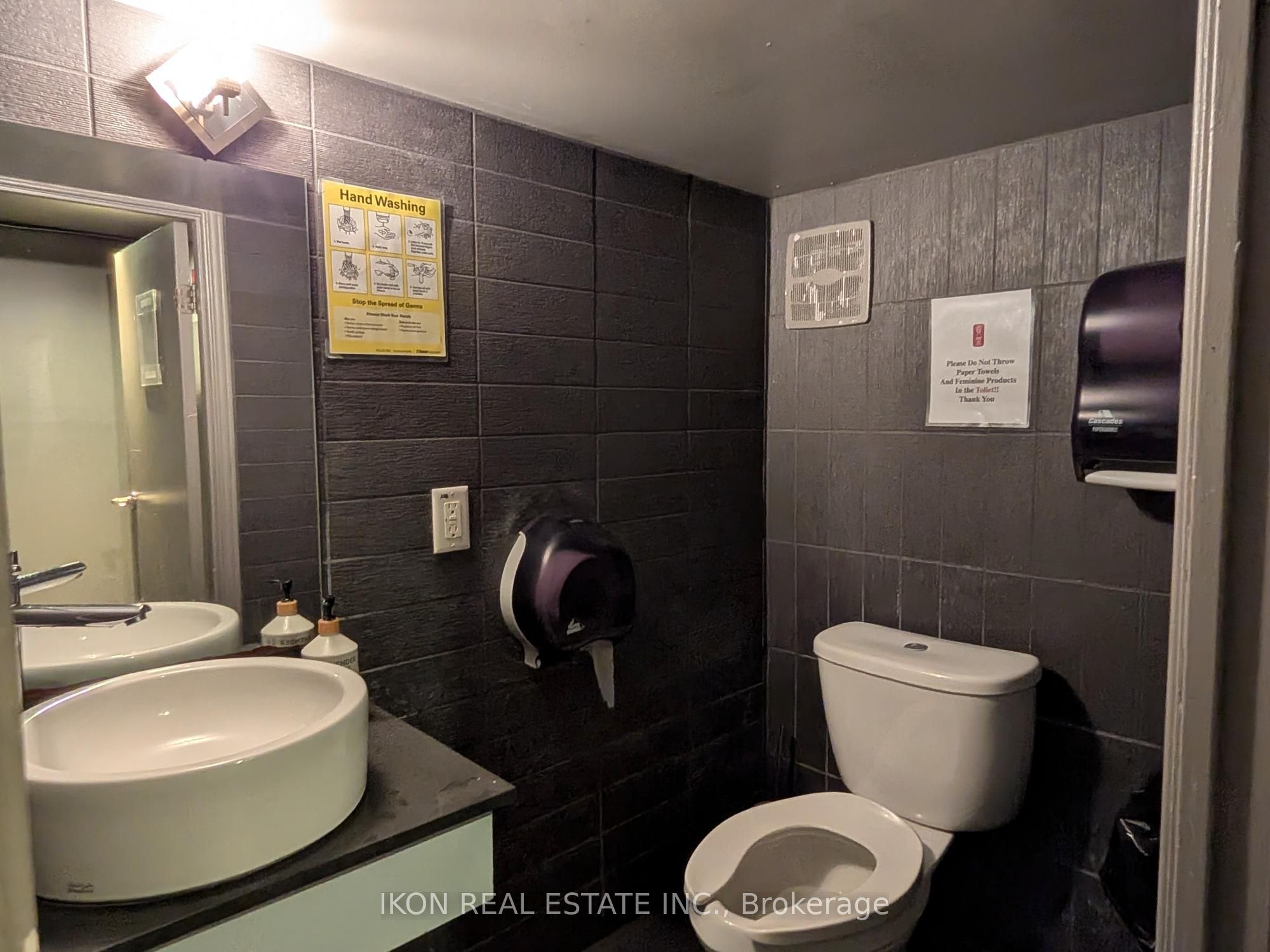 5449 Yonge Street Property Photo 11