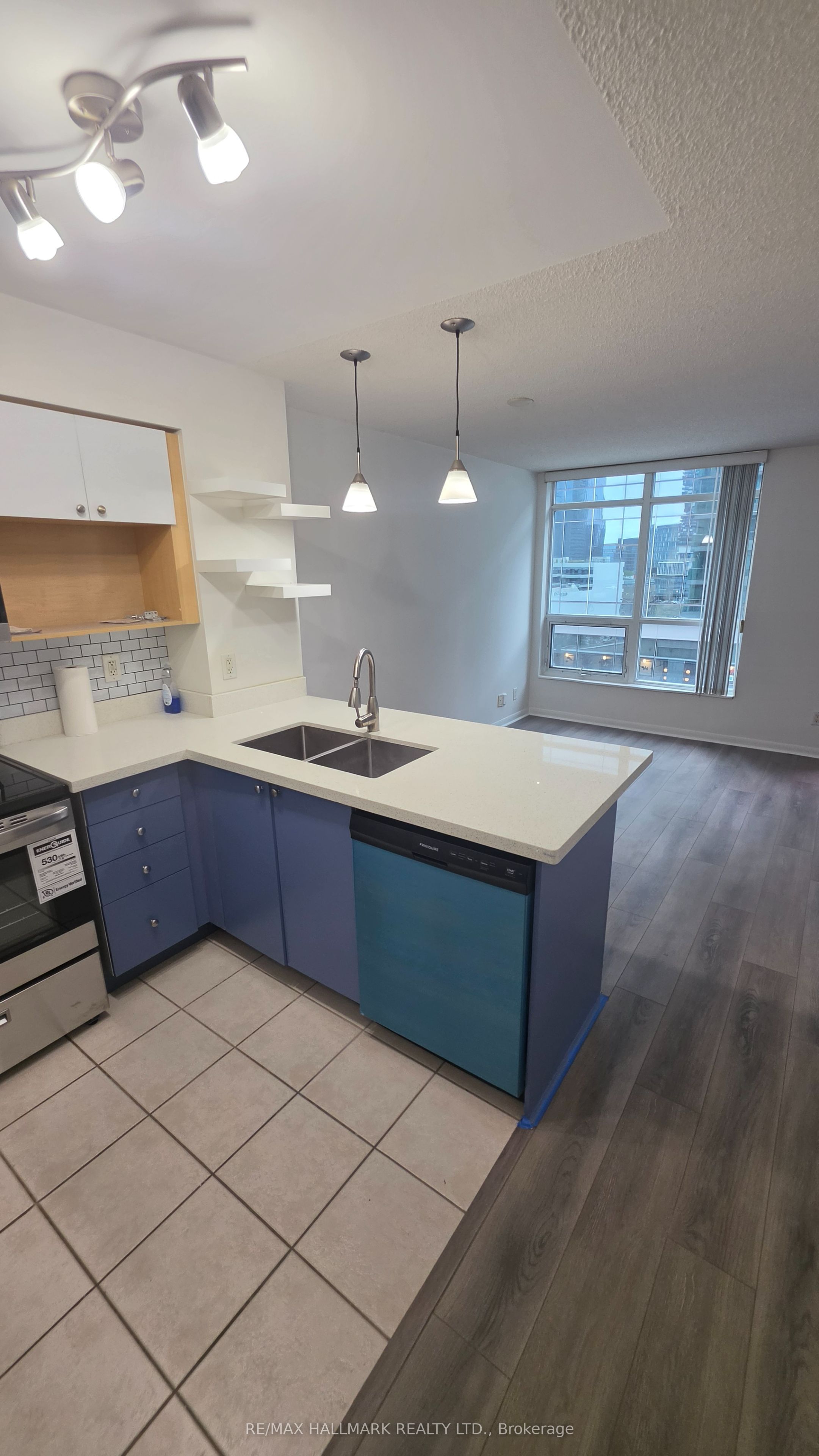 18 Yonge Street 914 Property Photo 1