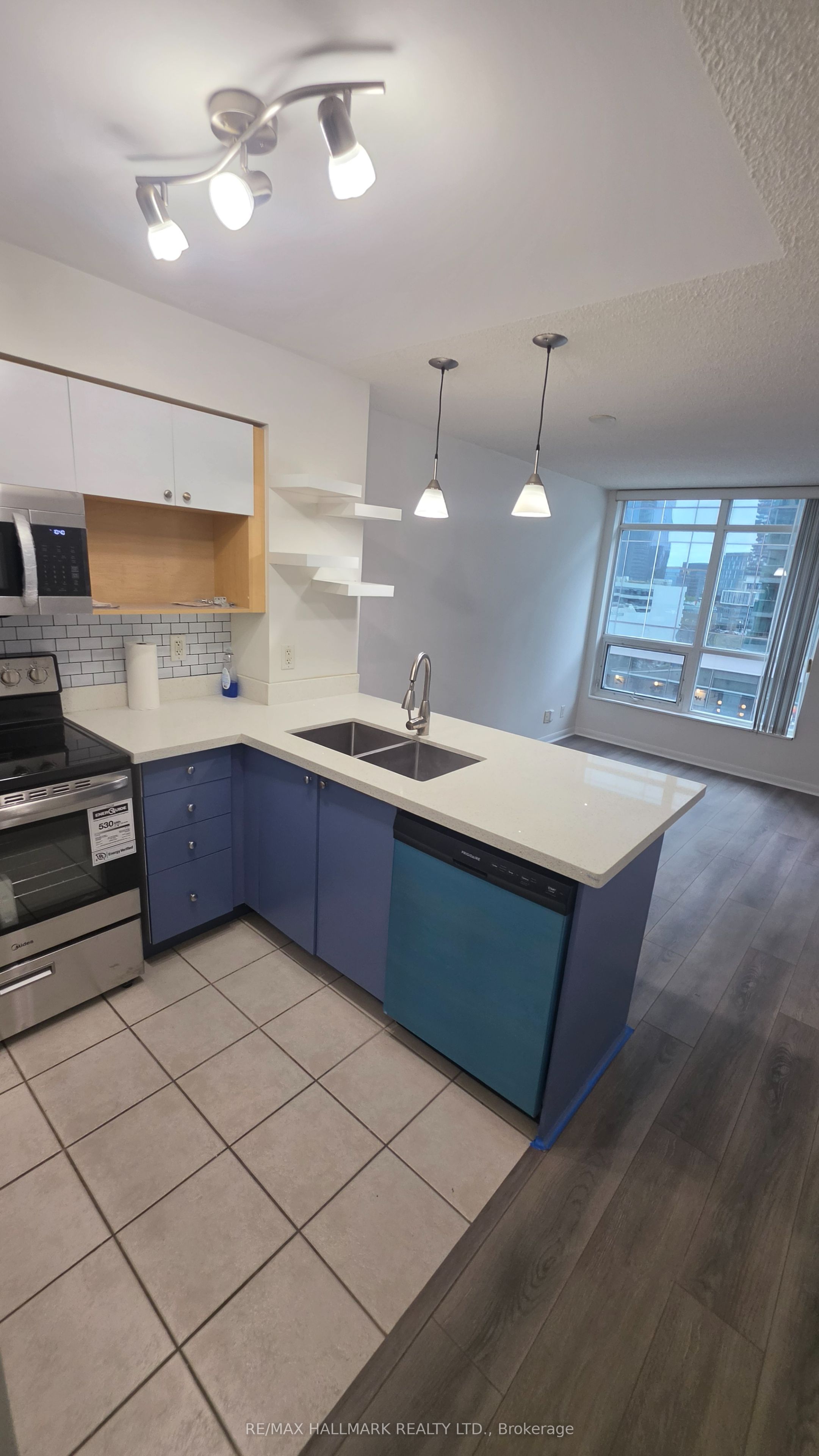 18 Yonge Street 914 Property Photo 17