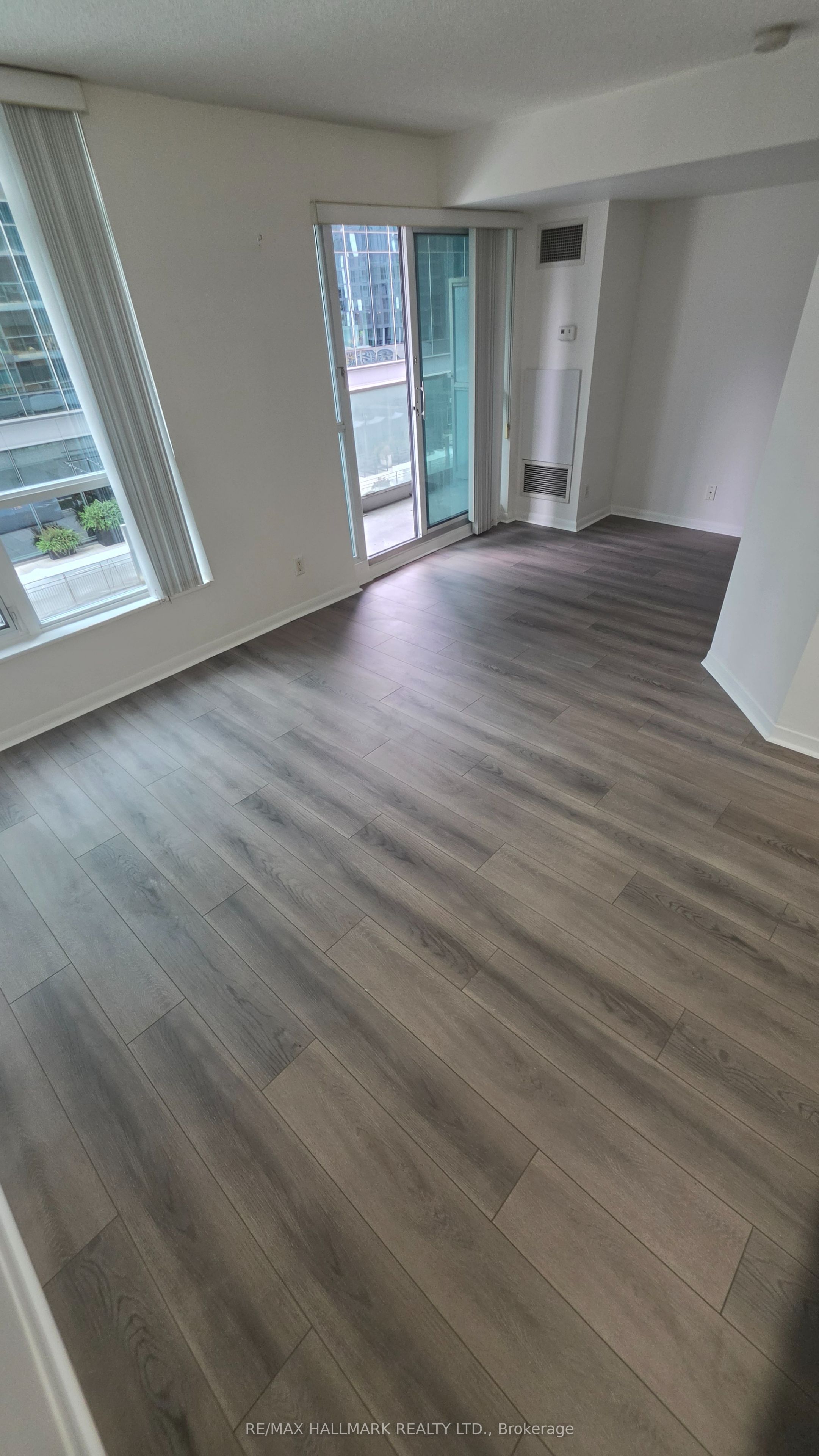 18 Yonge Street 914 Property Photo 23
