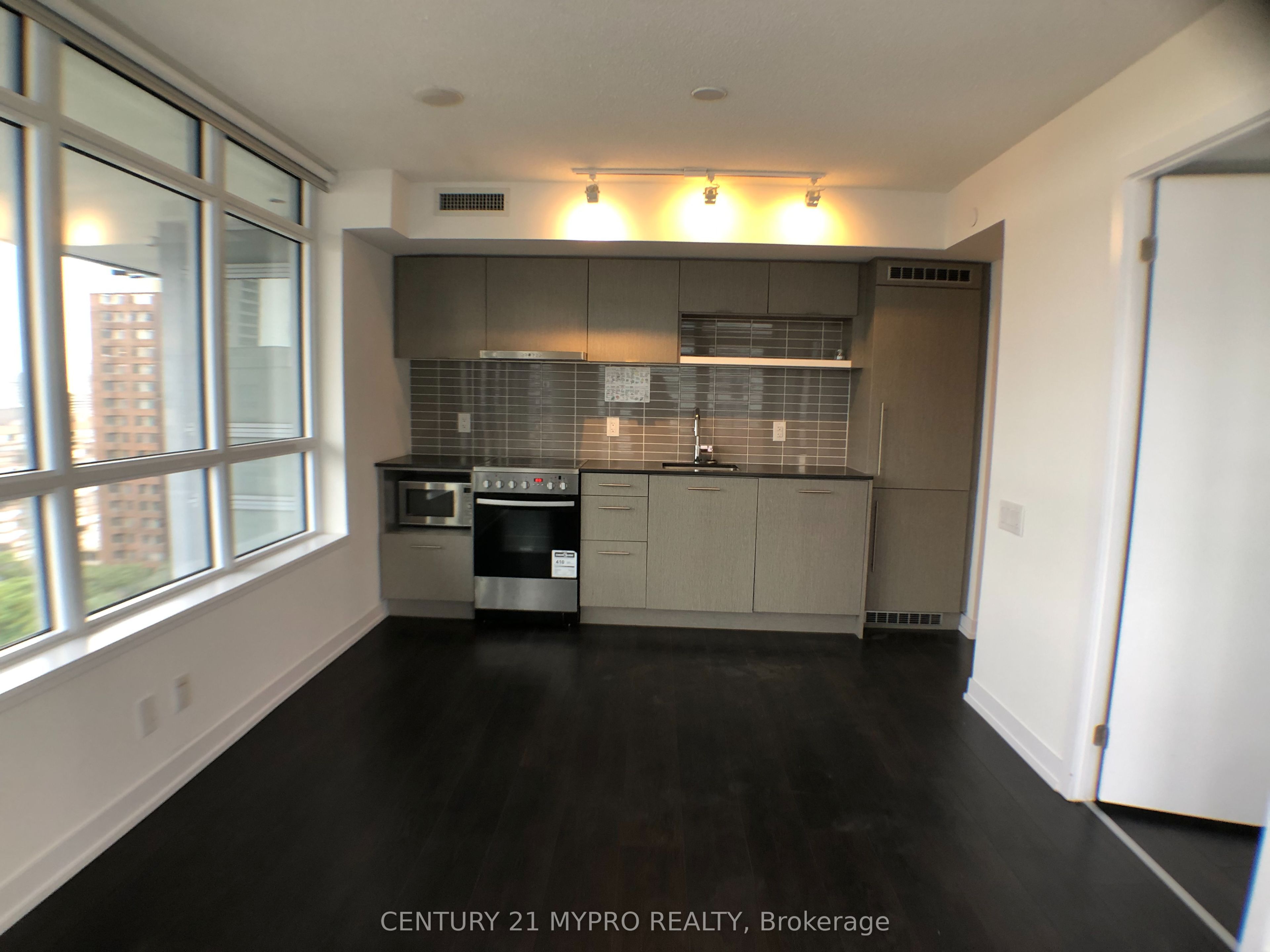365 Church Street 1605 Property Photo 5