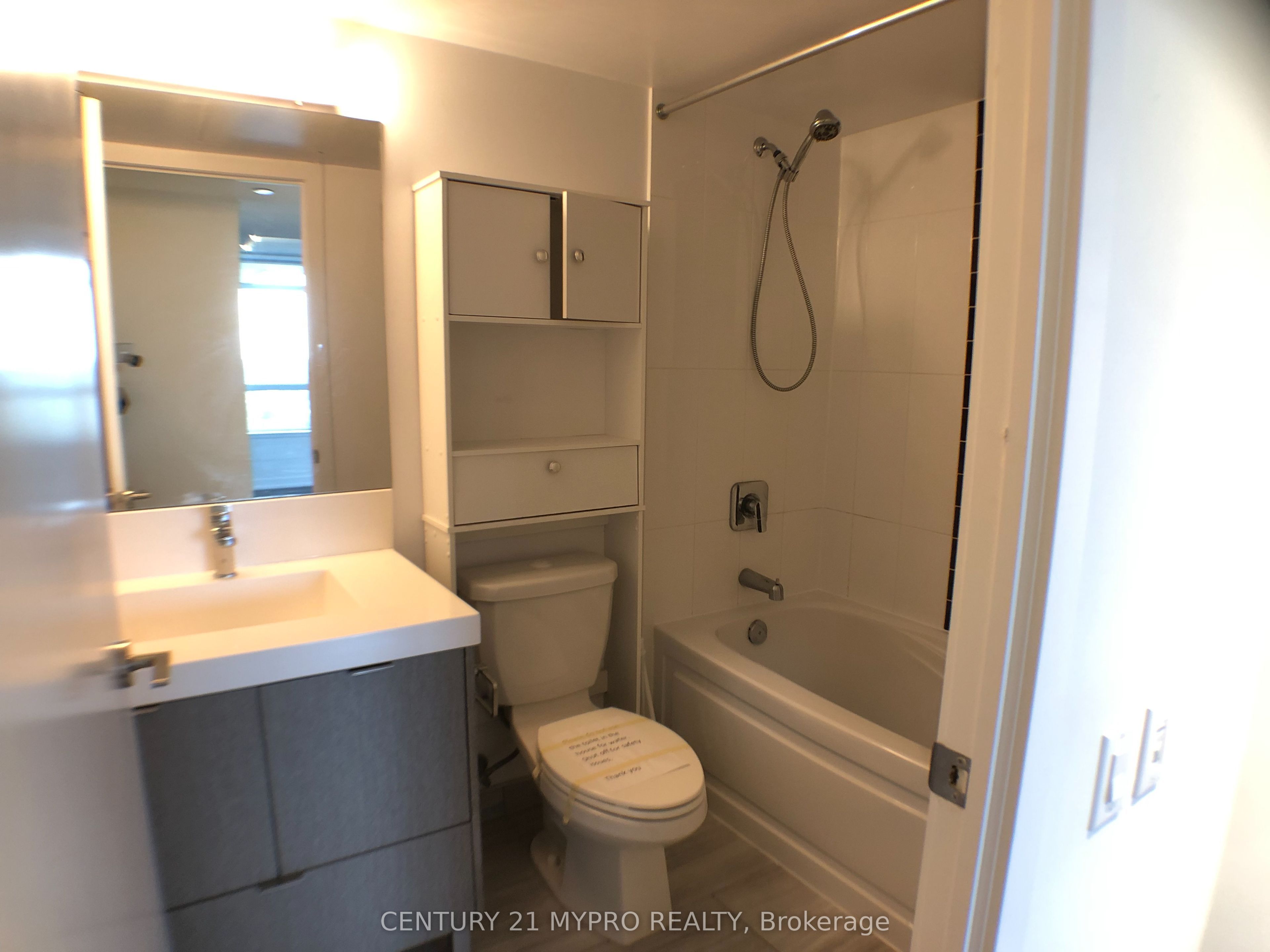 365 Church Street 1605 Property Photo 9