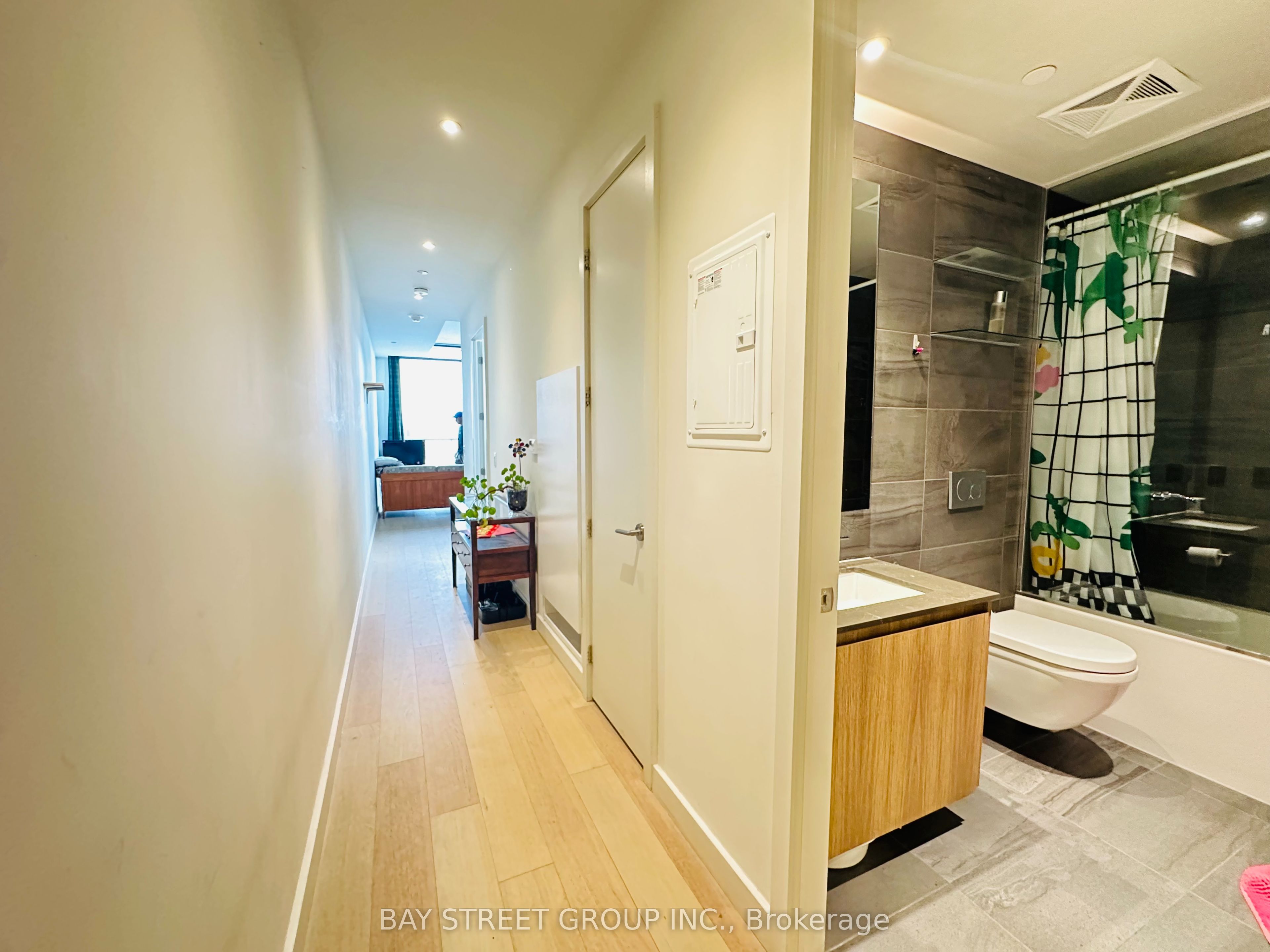 81 Wellesley Street E 2207 Property Photo 4