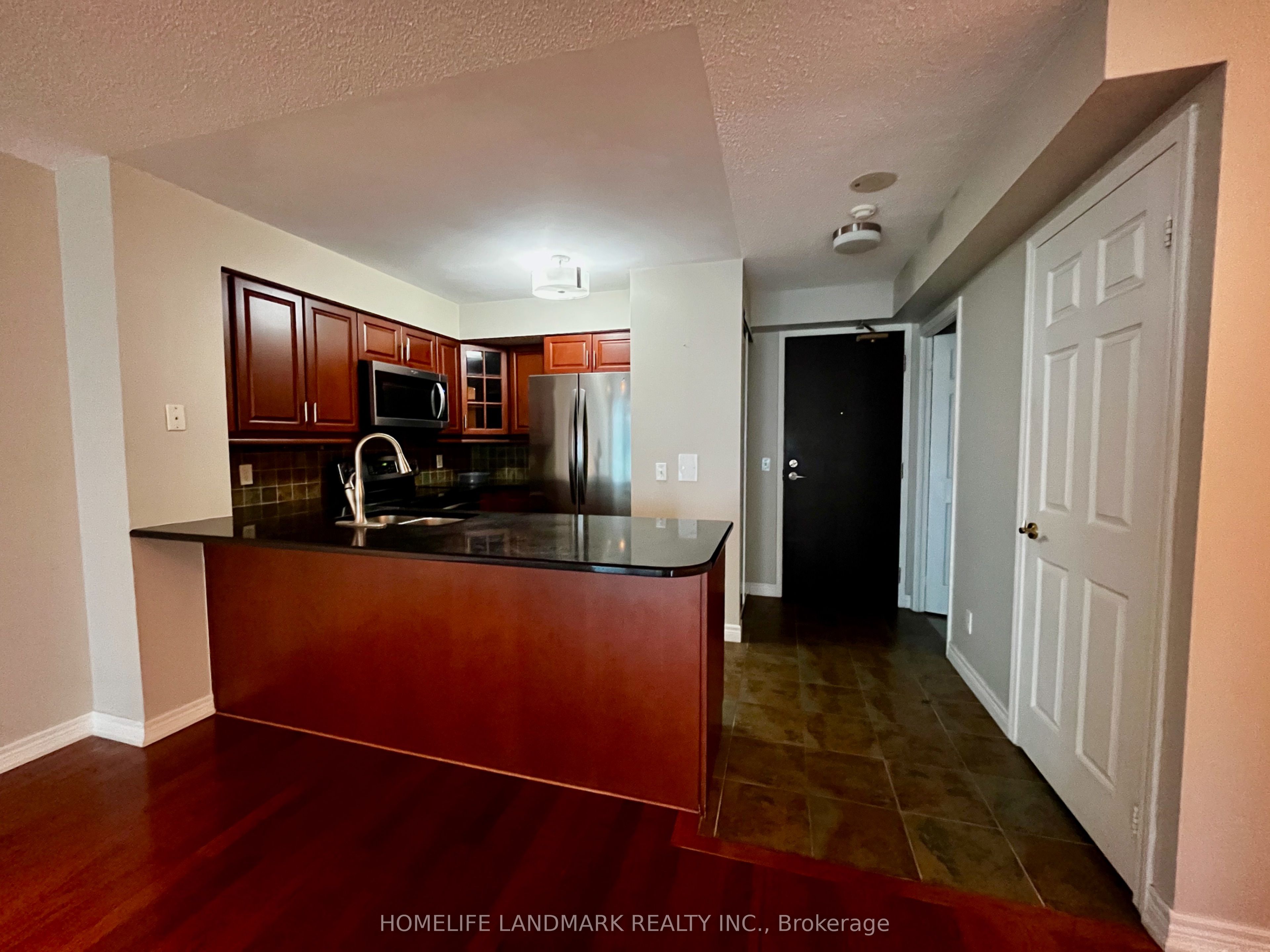 30 Grand Trunk Crescent 1708 Property Photo 1