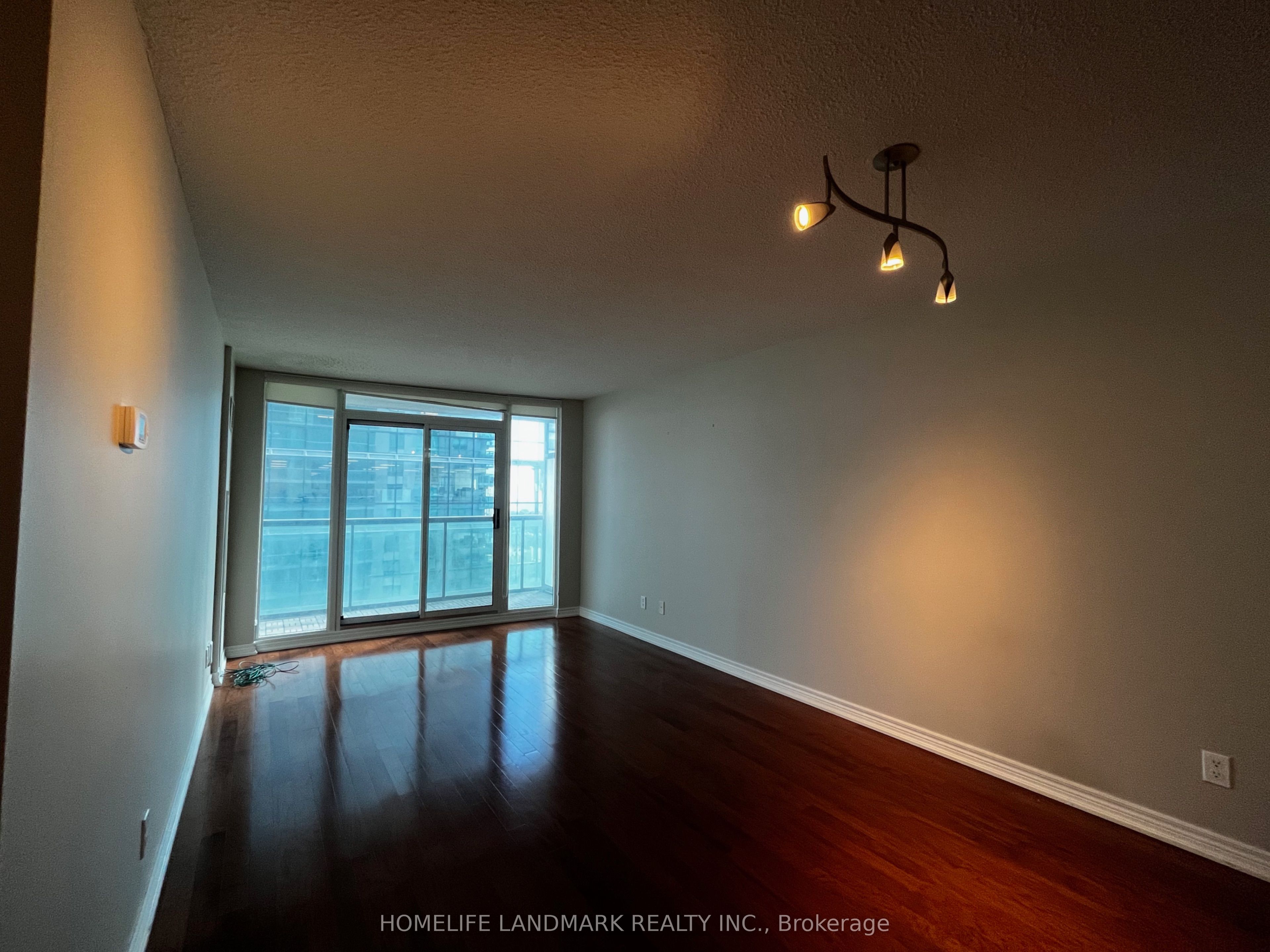 30 Grand Trunk Crescent 1708 Property Photo 7
