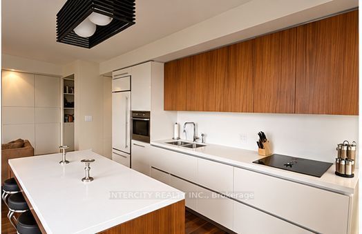 85 Bloor Street E 2007 Property Photo 3