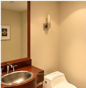 85 Bloor Street E 2007 Property Photo 10