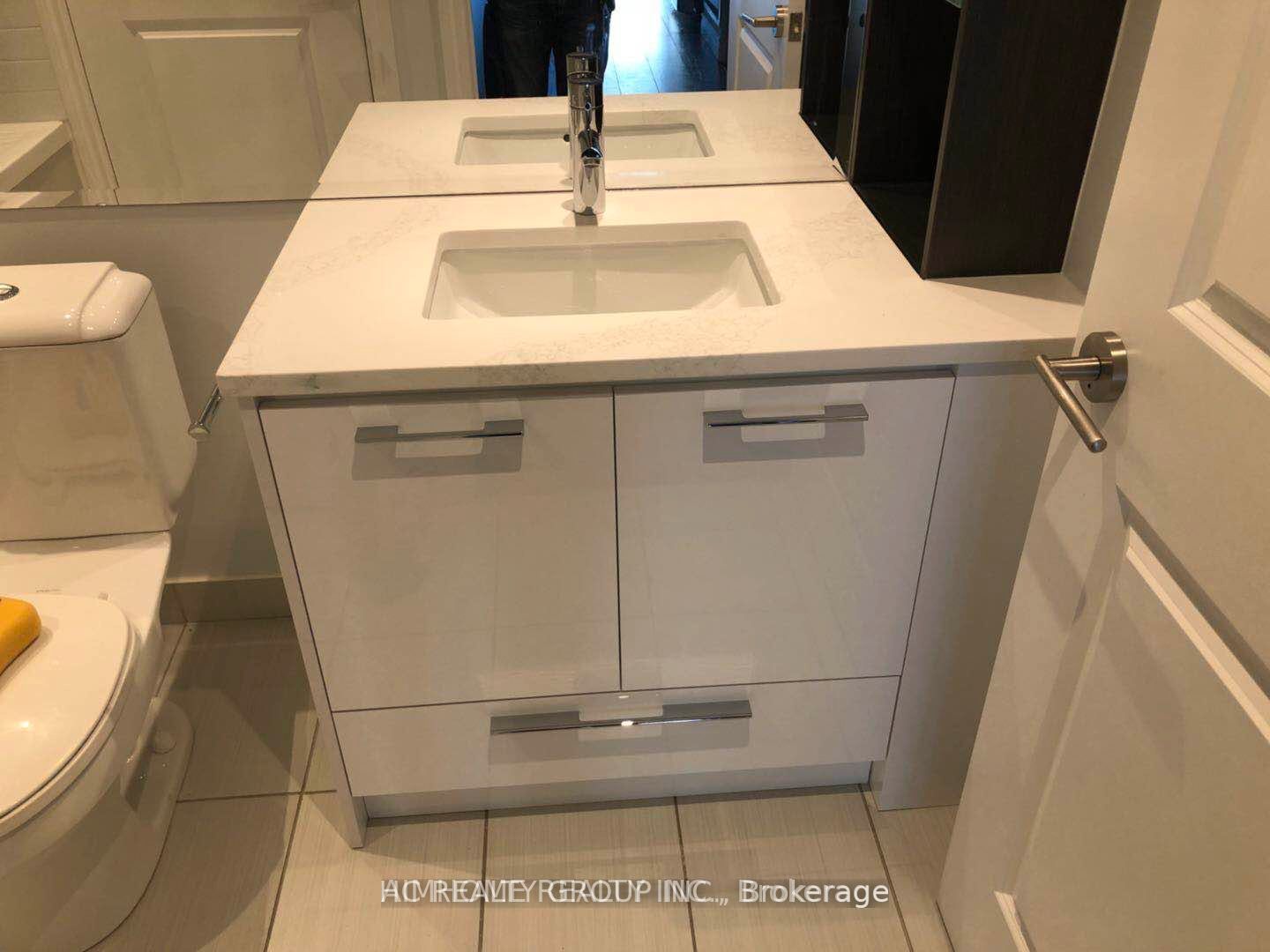 1 Bloor Street E 4009 Property Photo 9