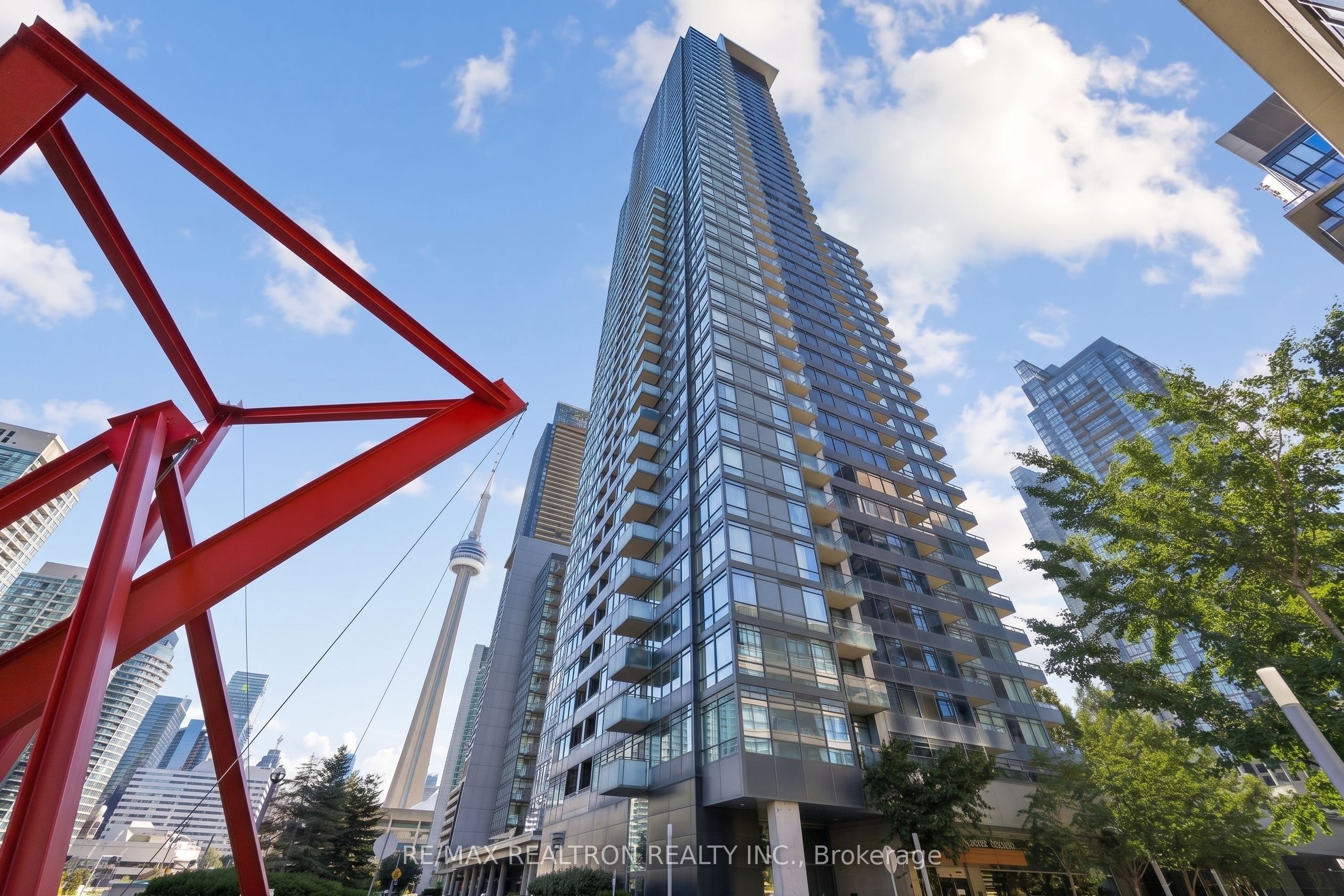 25 Telegram Mews 611 Property Photo 2