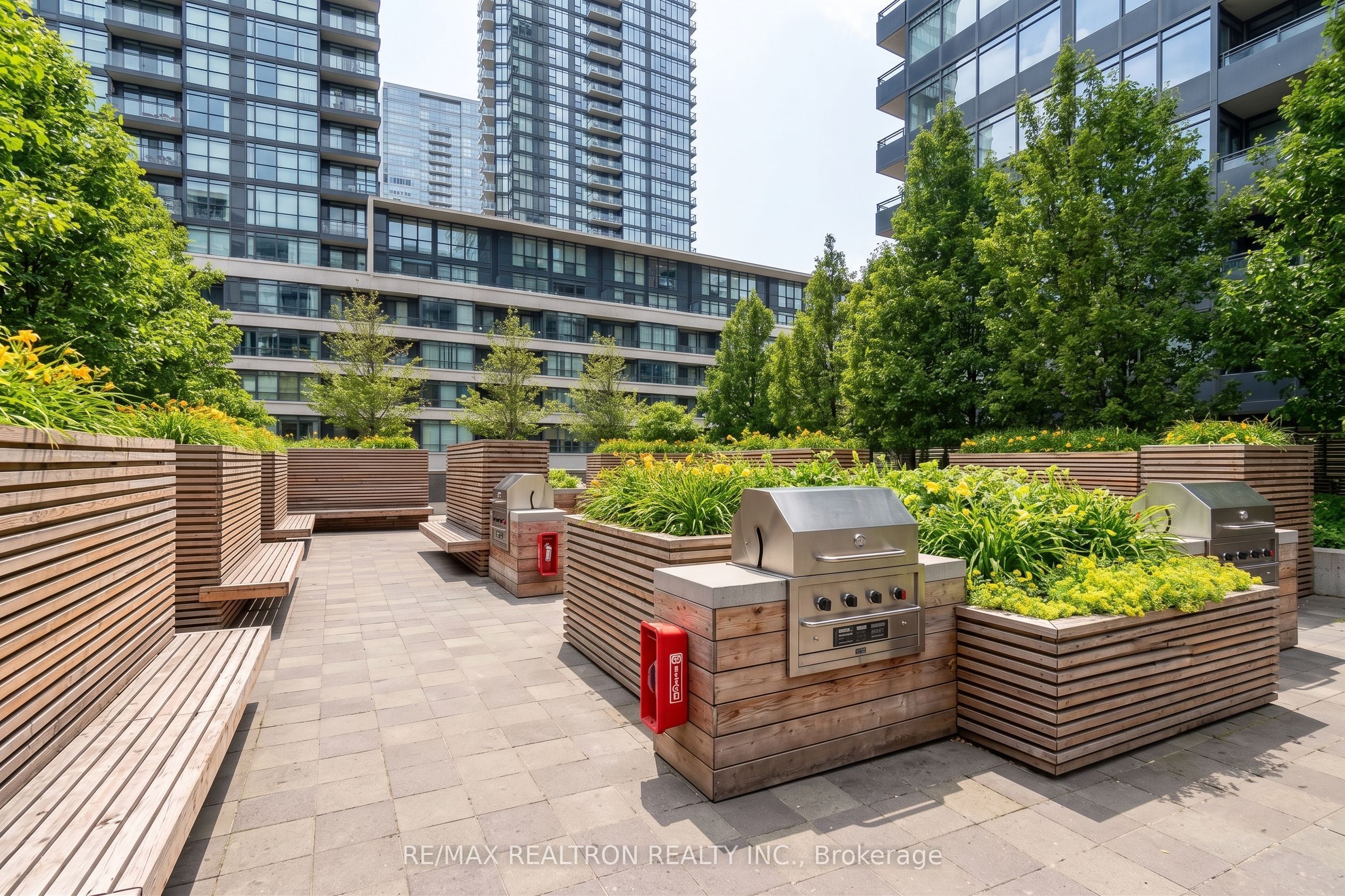 25 Telegram Mews 611 Property Photo 17