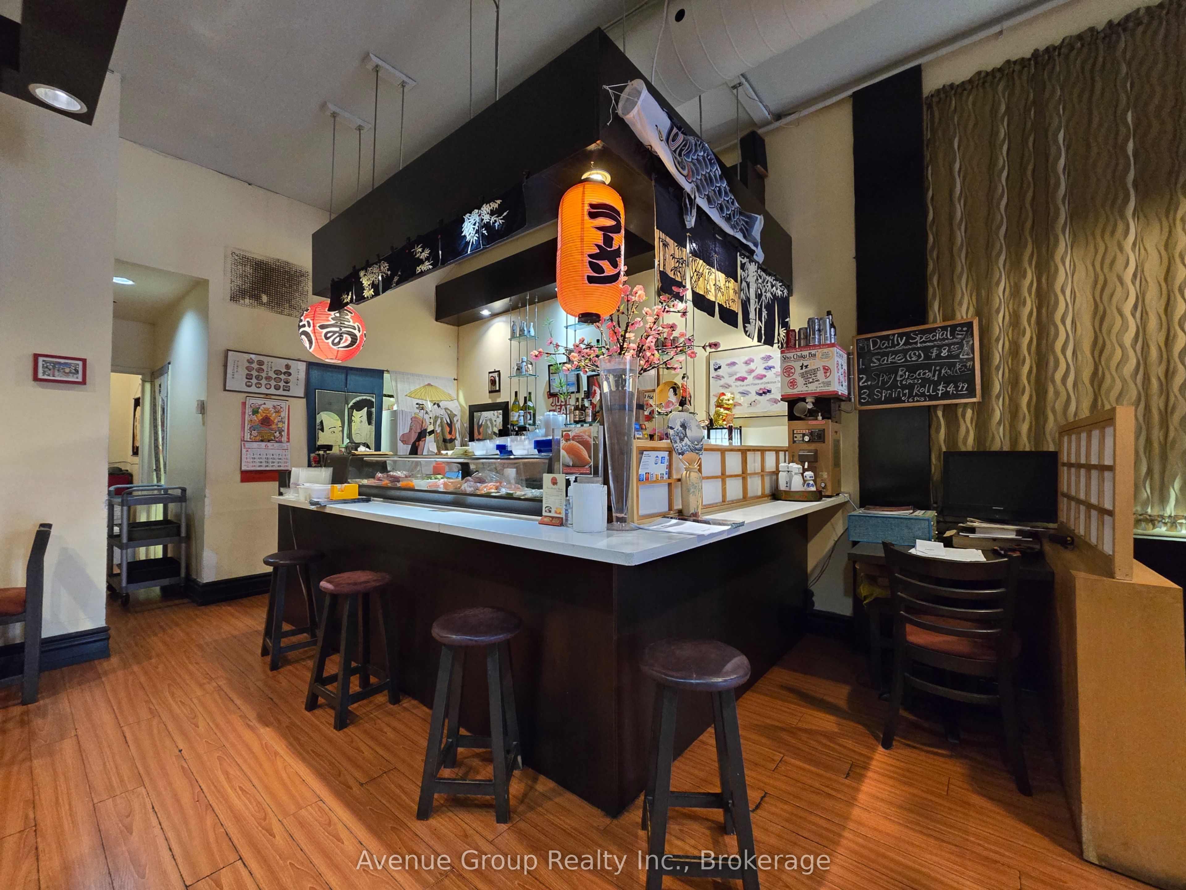376 Eglinton Avenue W Property Photo 3
