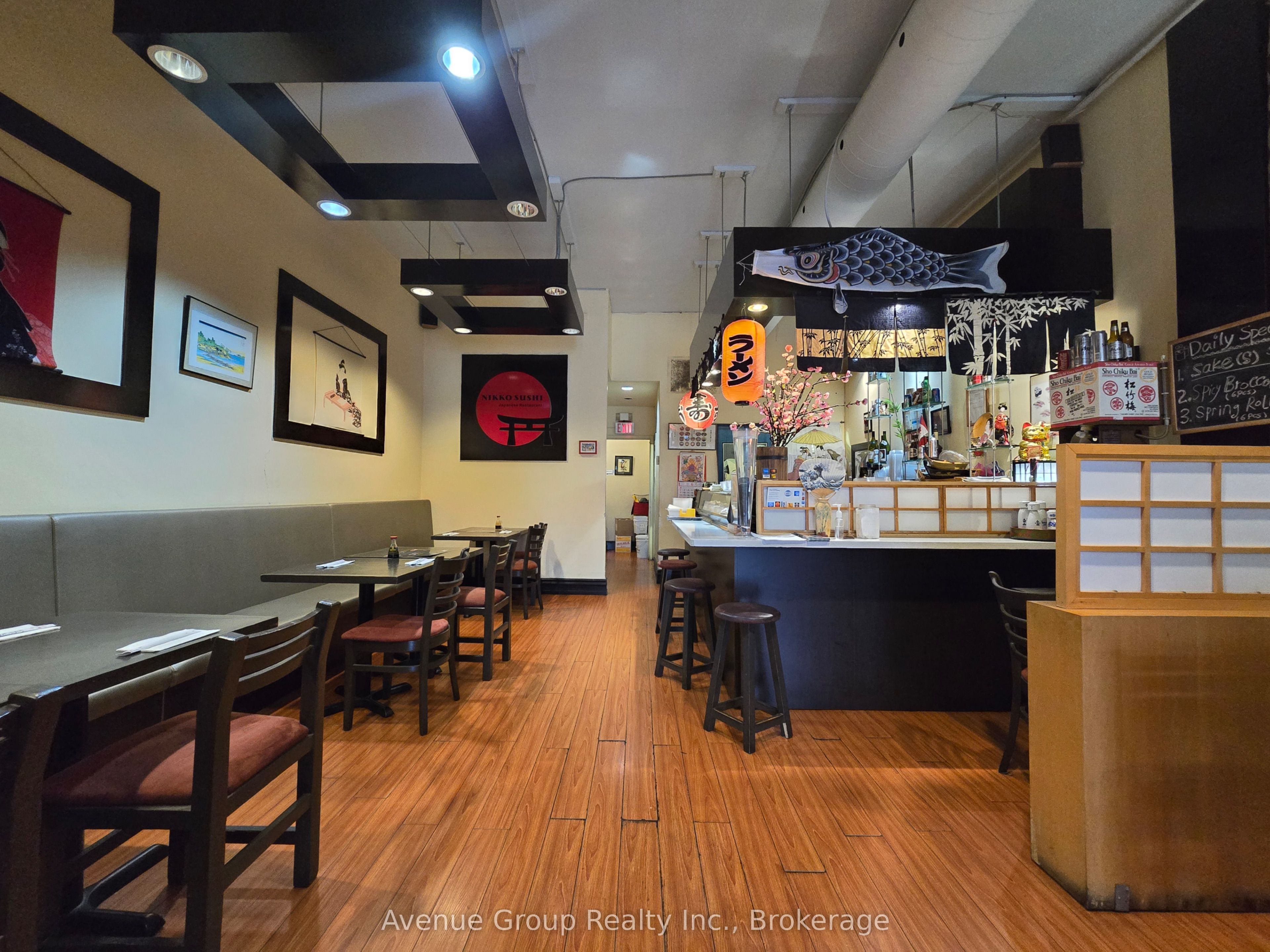 376 Eglinton Avenue W Property Photo 8