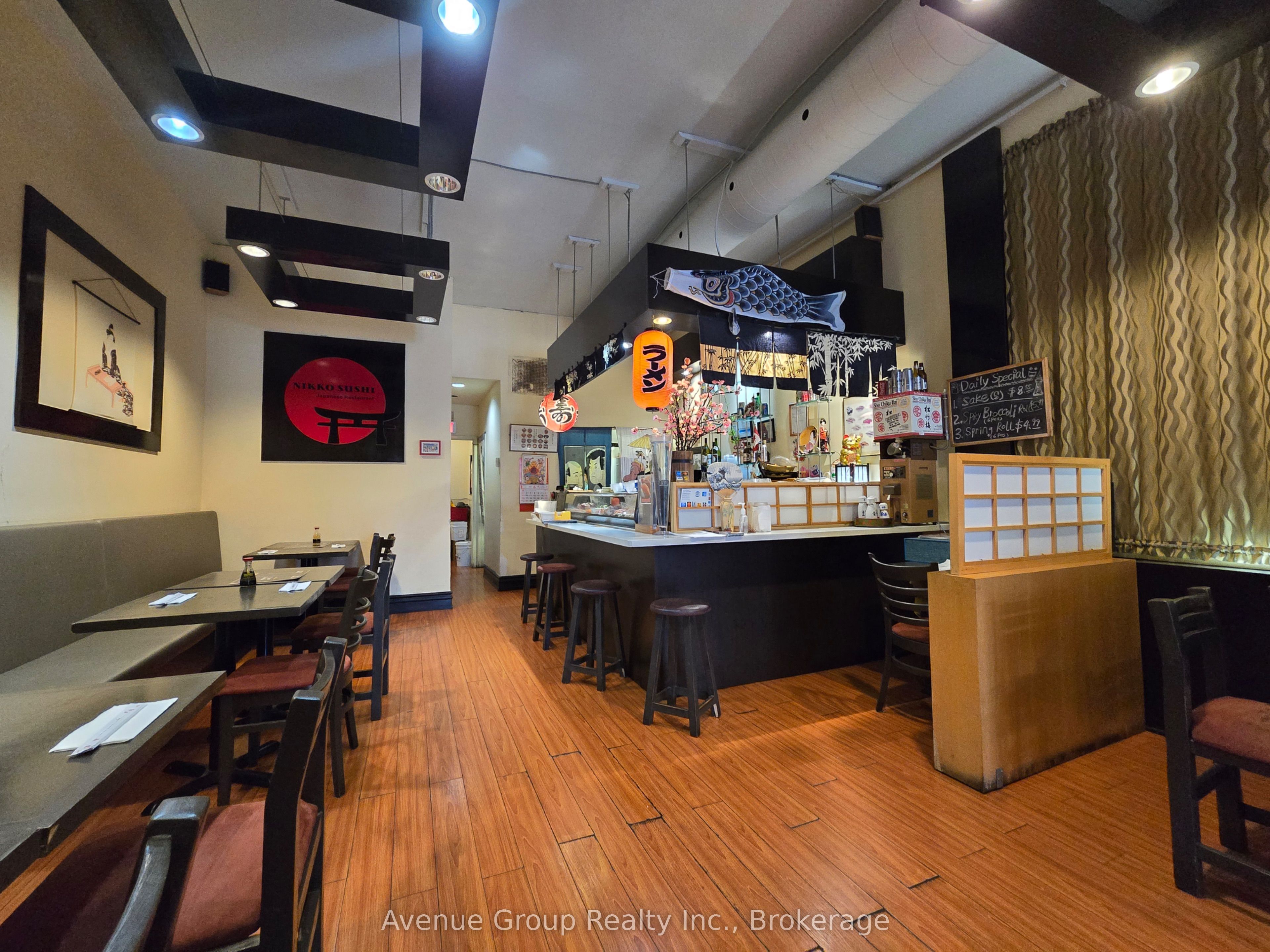 376 Eglinton Avenue W Property Photo 9