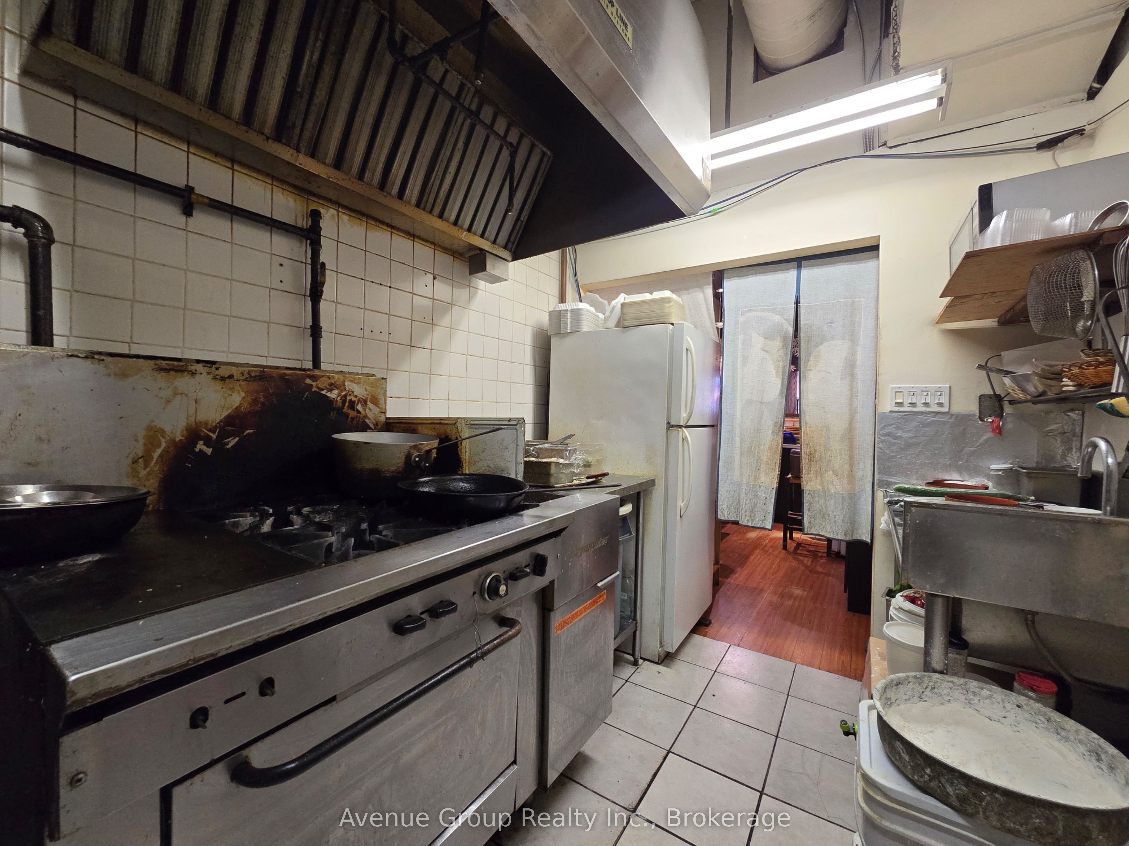 376 Eglinton Avenue W Property Photo 11