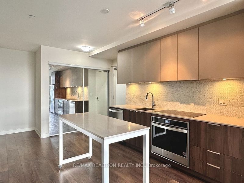 2 Sonic Way 201 Property Photo 7