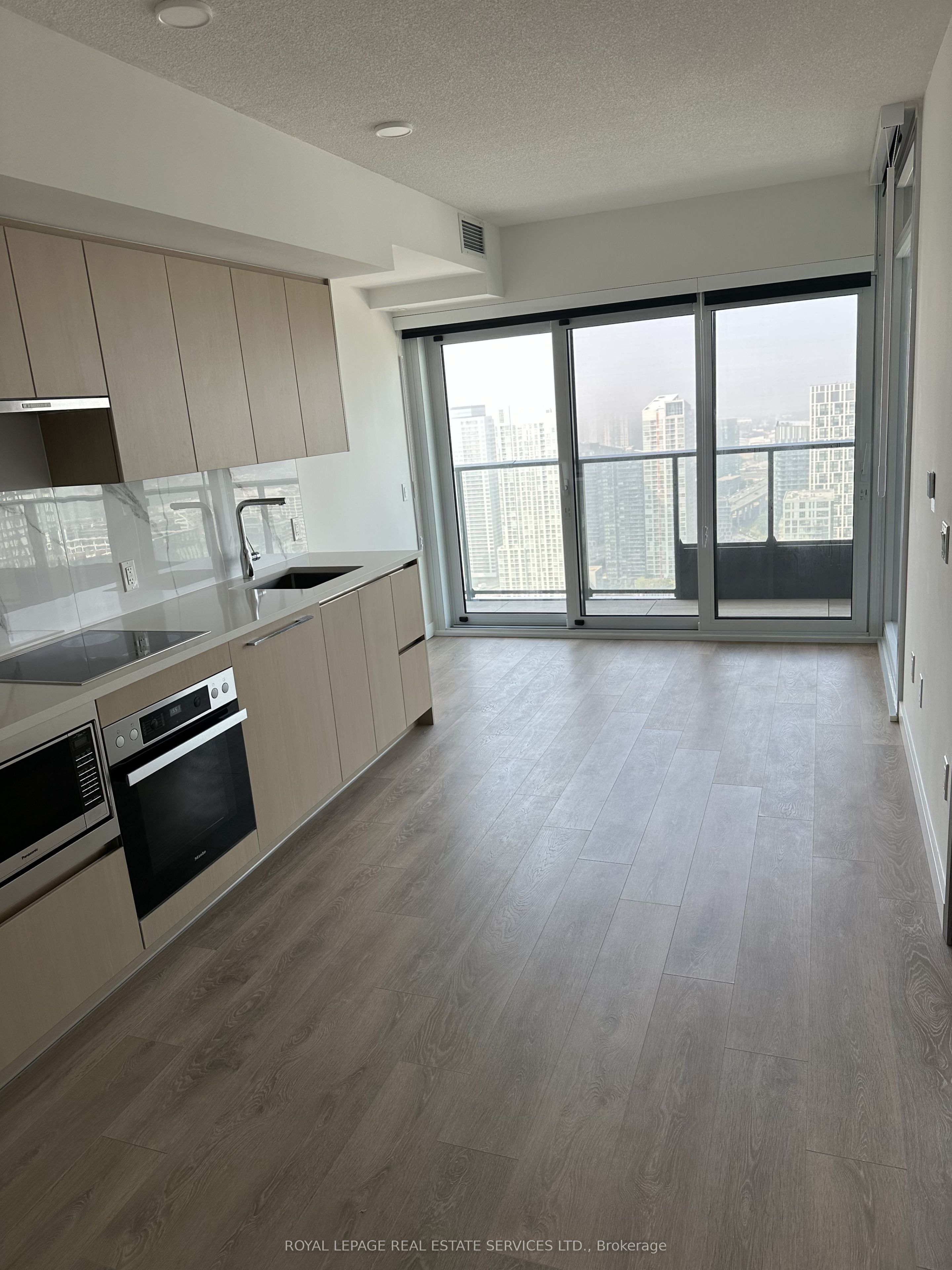 3 Concord Cityplace Way 4615 B Property Photo 2