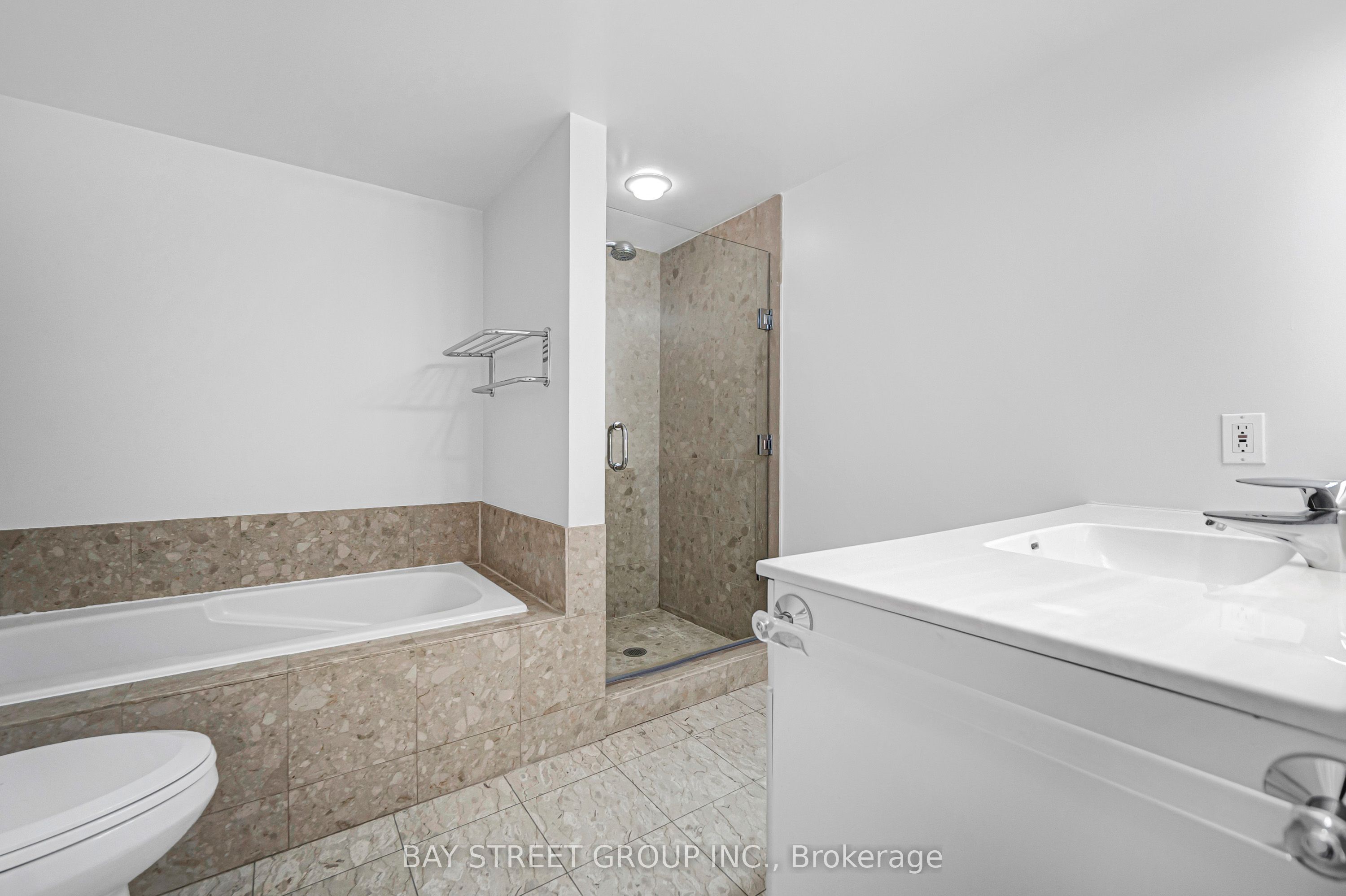 28 Hollywood Avenue 906 Property Photo 11