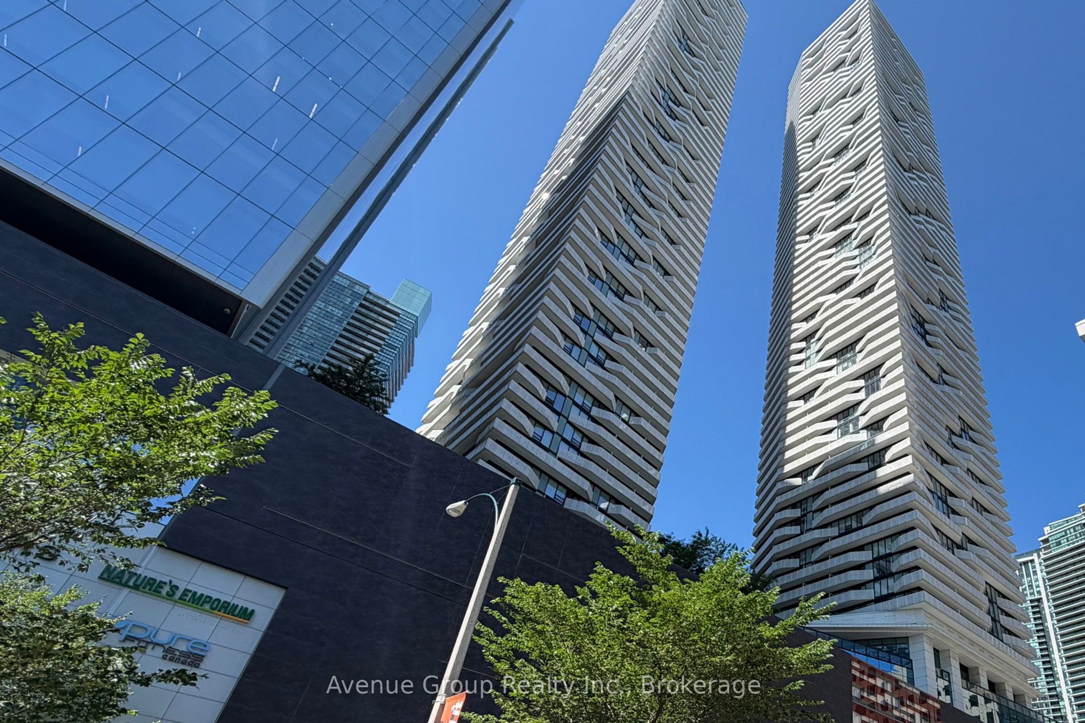 100 Harbour Street 1705 Property Photo 2