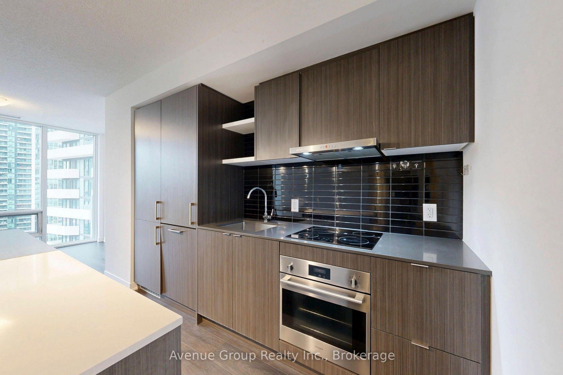 100 Harbour Street 1705 Property Photo 8