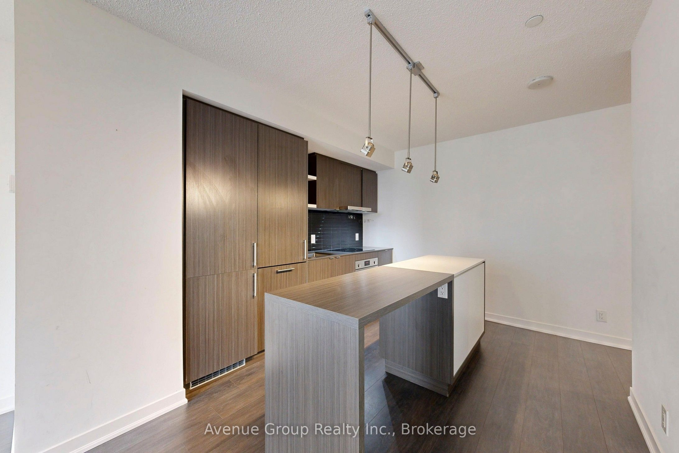 100 Harbour Street 1705 Property Photo 9