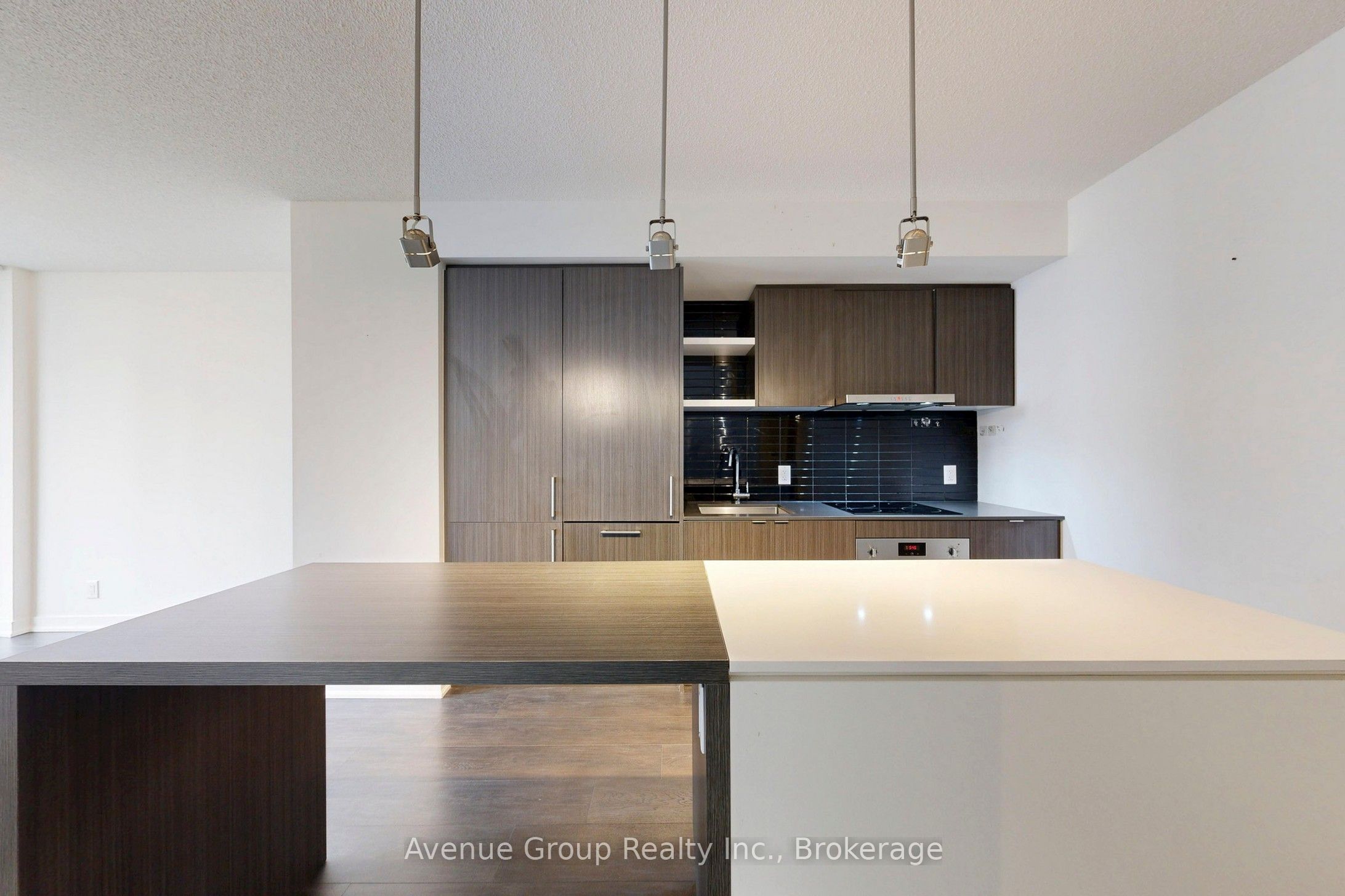 100 Harbour Street 1705 Property Photo 10