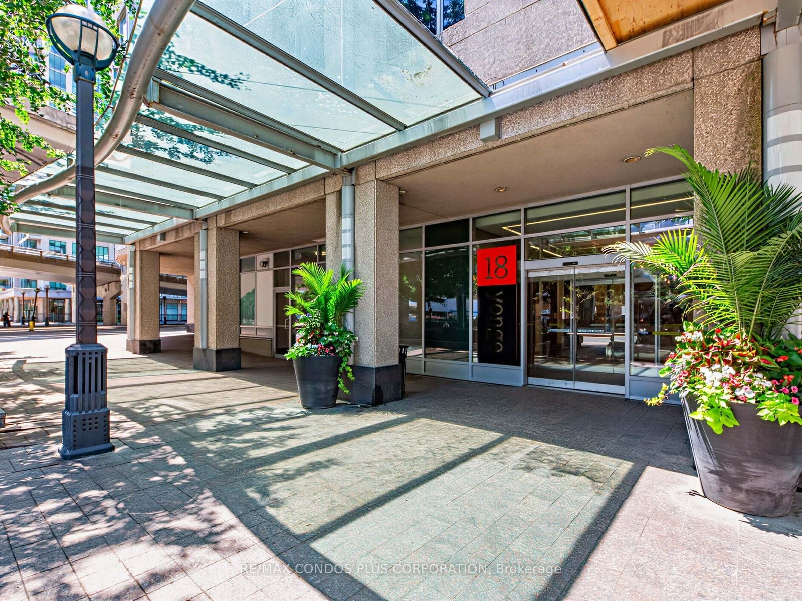 18 Yonge Street 1012 Property Photo 2