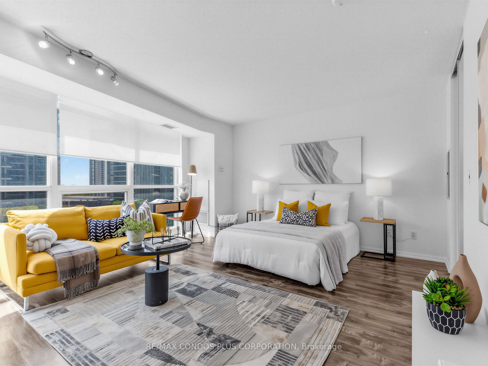18 Yonge Street 1012 Property Photo 4