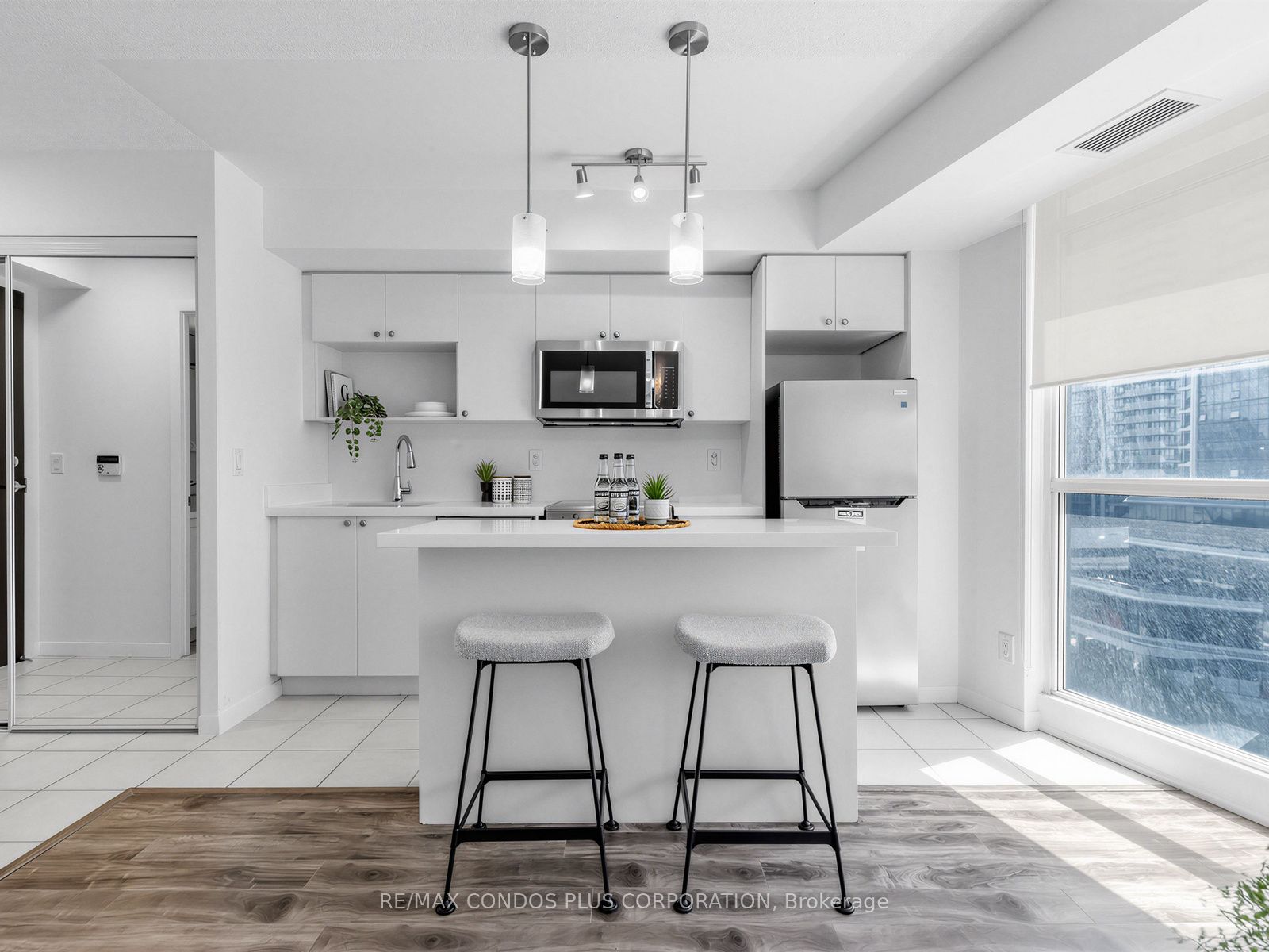 18 Yonge Street 1012 Property Photo 9