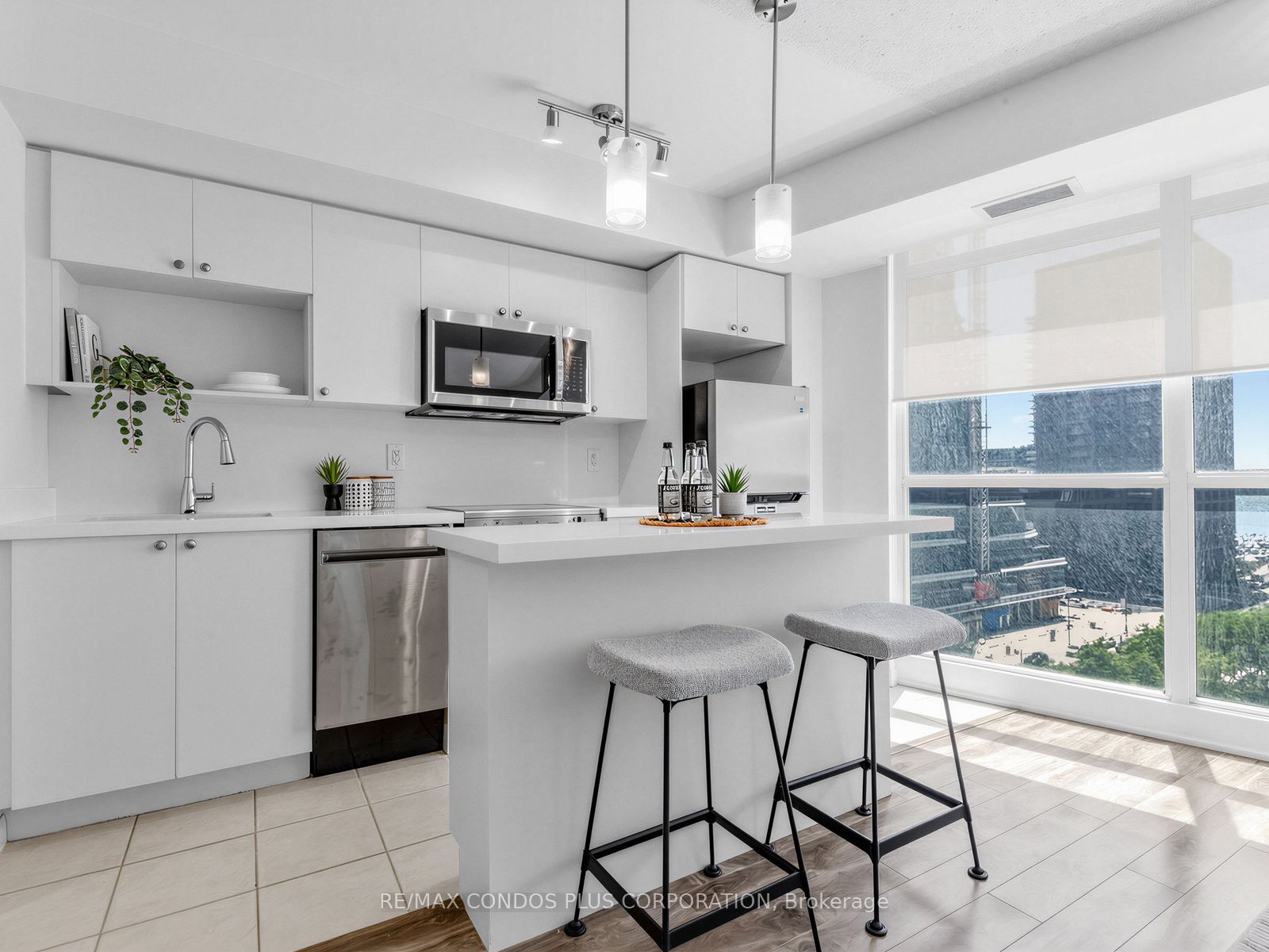 18 Yonge Street 1012 Property Photo 10