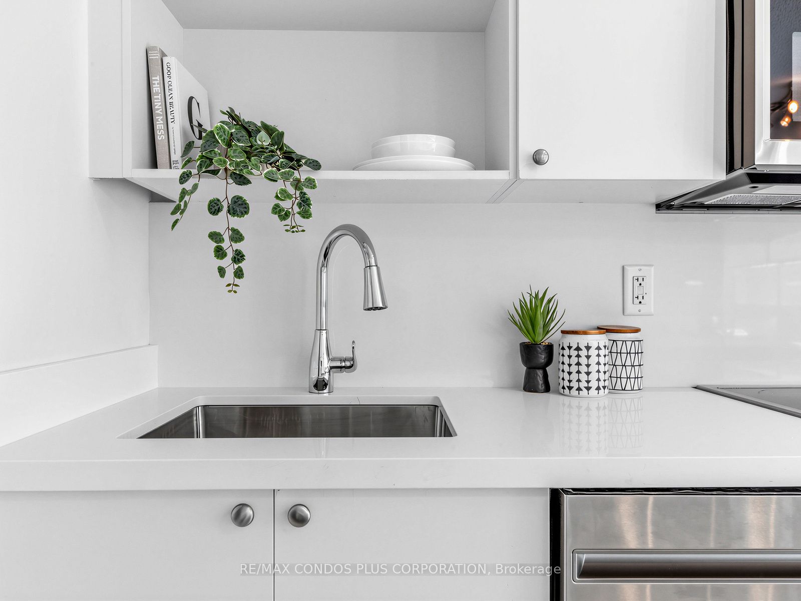 18 Yonge Street 1012 Property Photo 13