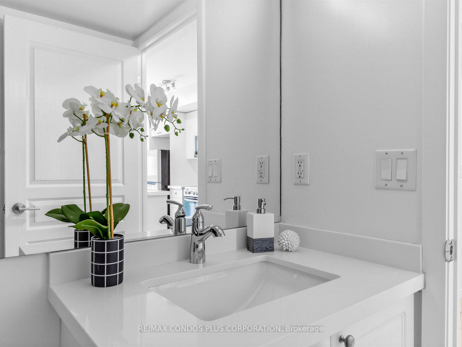 18 Yonge Street 1012 Property Photo 26