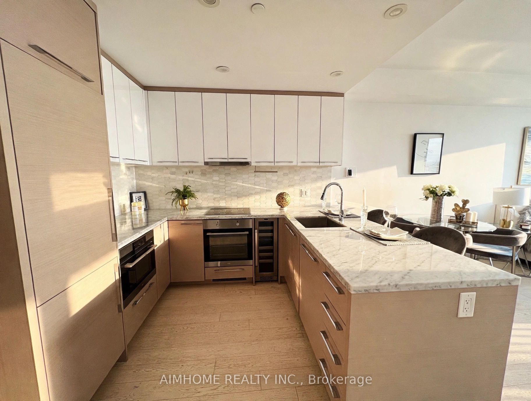 488 University Avenue 4412 Property Photo 13