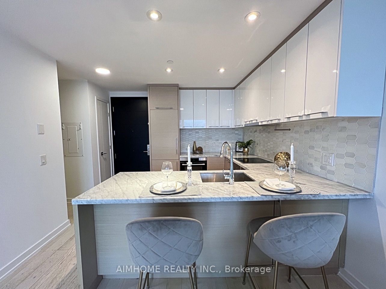 488 University Avenue 4412 Property Photo 14