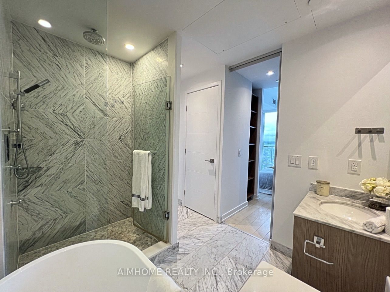 488 University Avenue 4412 Property Photo 26