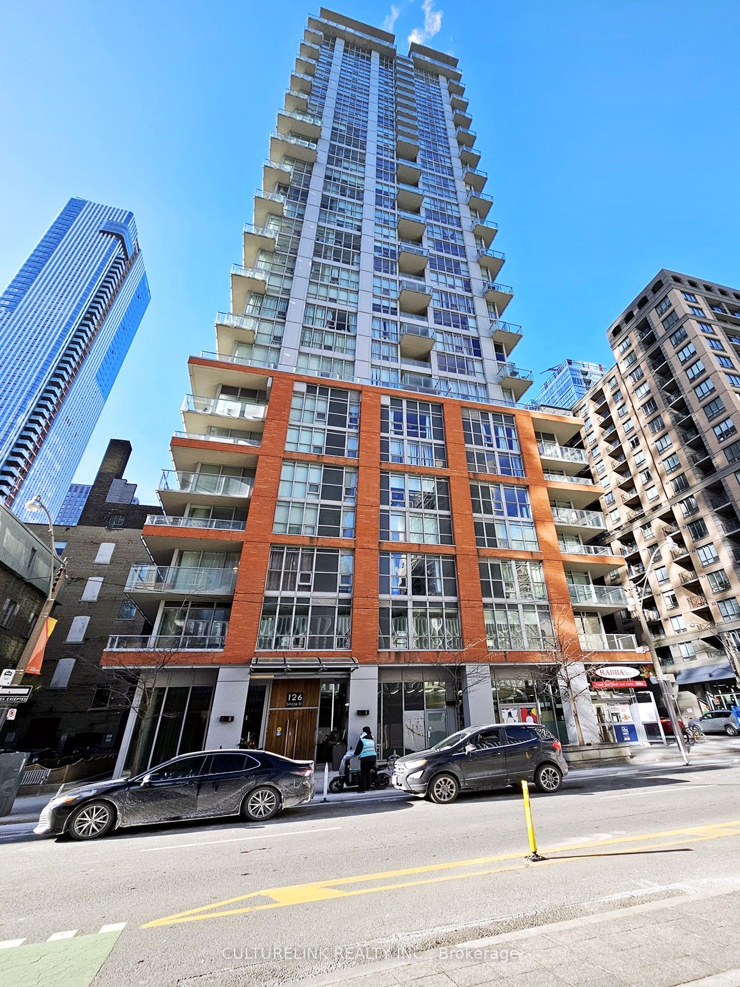 126 Simcoe Street 707 Property Photo 1
