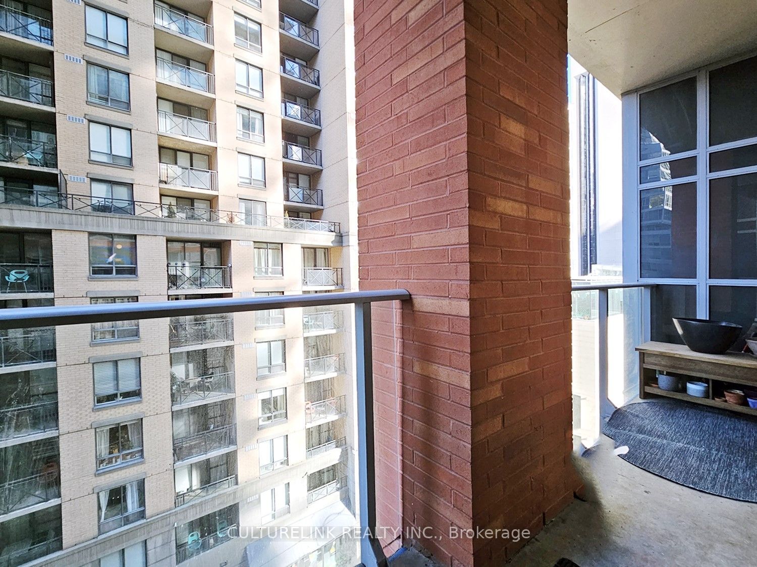 126 Simcoe Street 707 Property Photo 2