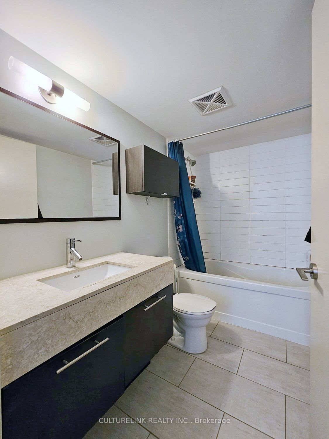 126 Simcoe Street 707 Property Photo 5