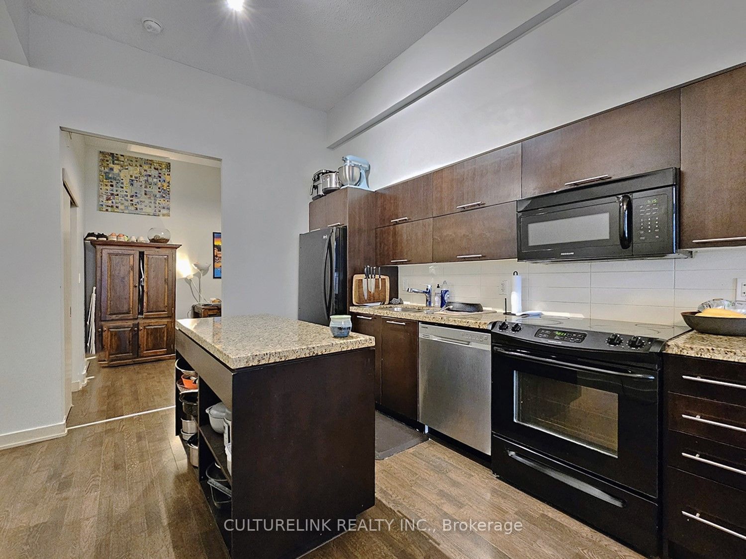 126 Simcoe Street 707 Property Photo 7
