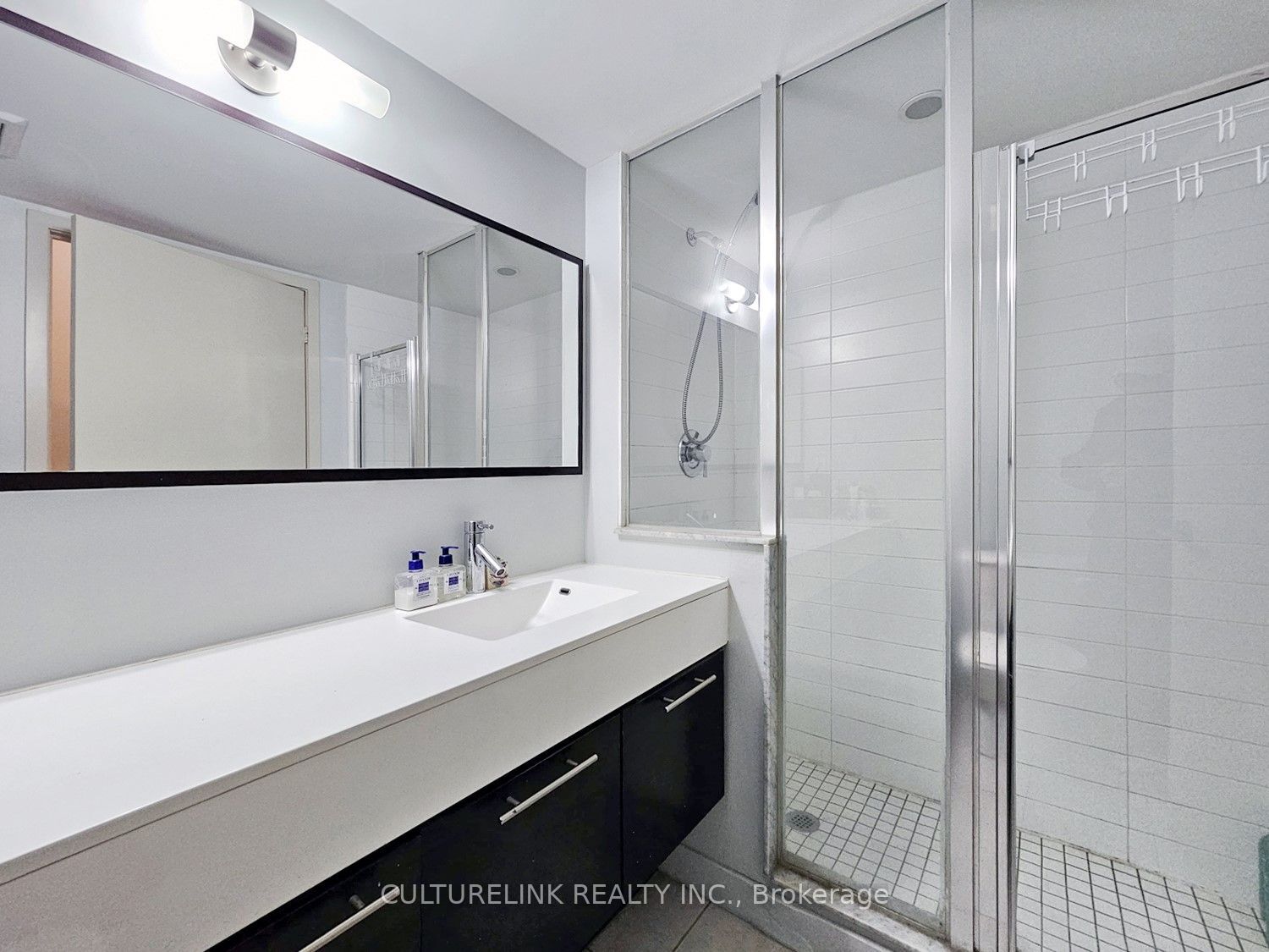 126 Simcoe Street 707 Property Photo 14