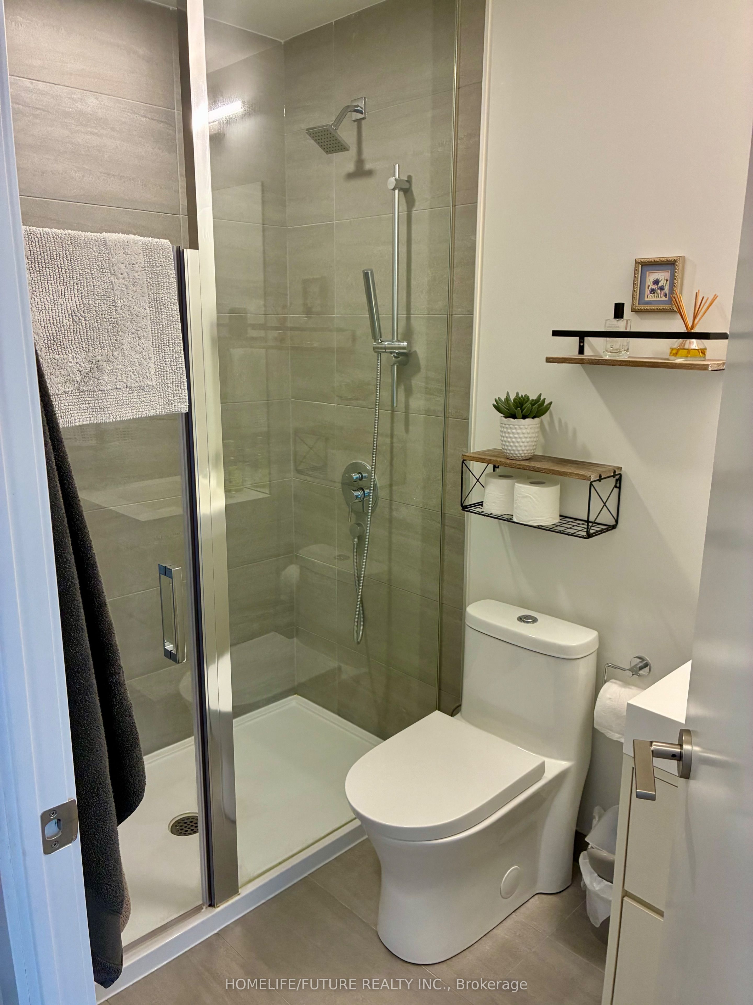 9 Tecumseth Street 610 Property Photo 10