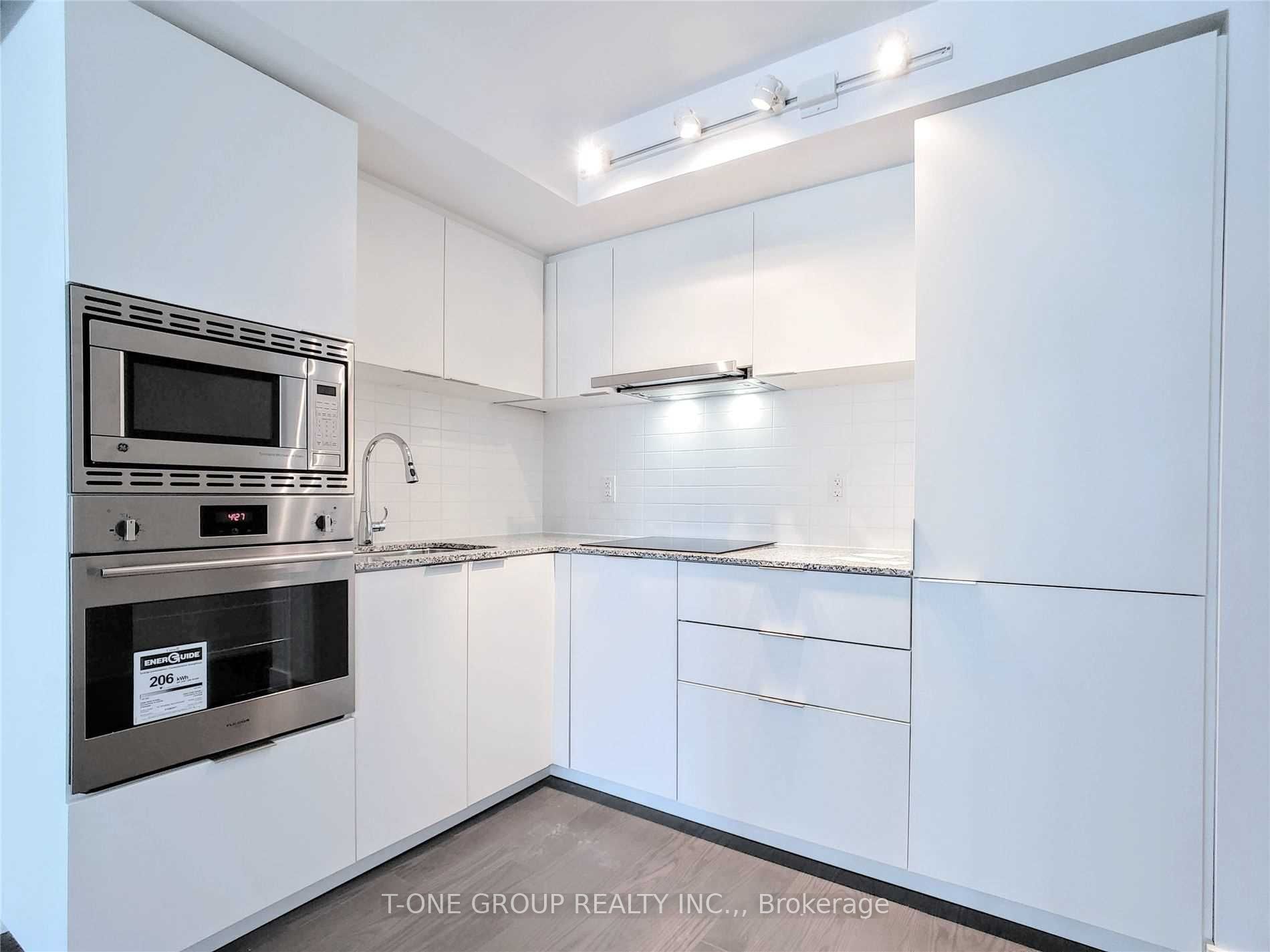 955 Bay Street 1018 Property Photo 4