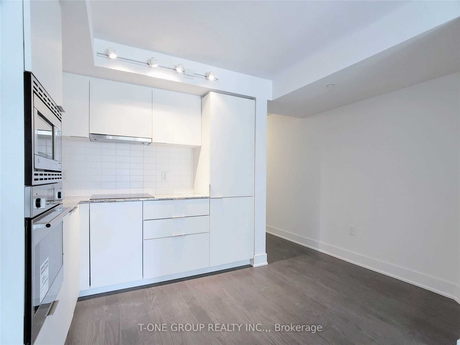 955 Bay Street 1018 Property Photo 5