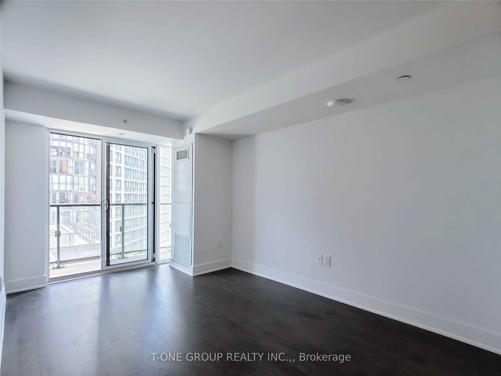 955 Bay Street 1018 Property Photo 8