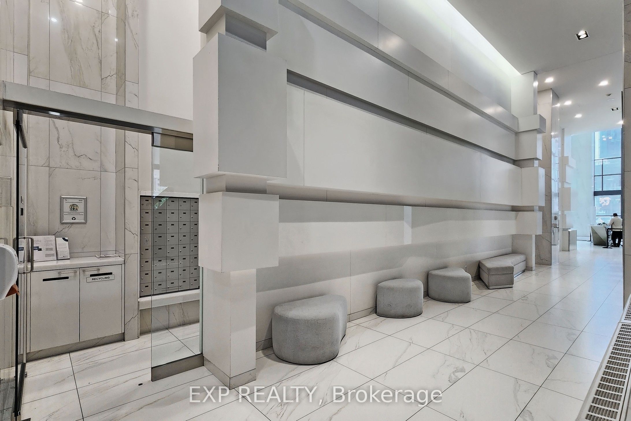352 Front Street W 817 Property Photo 6