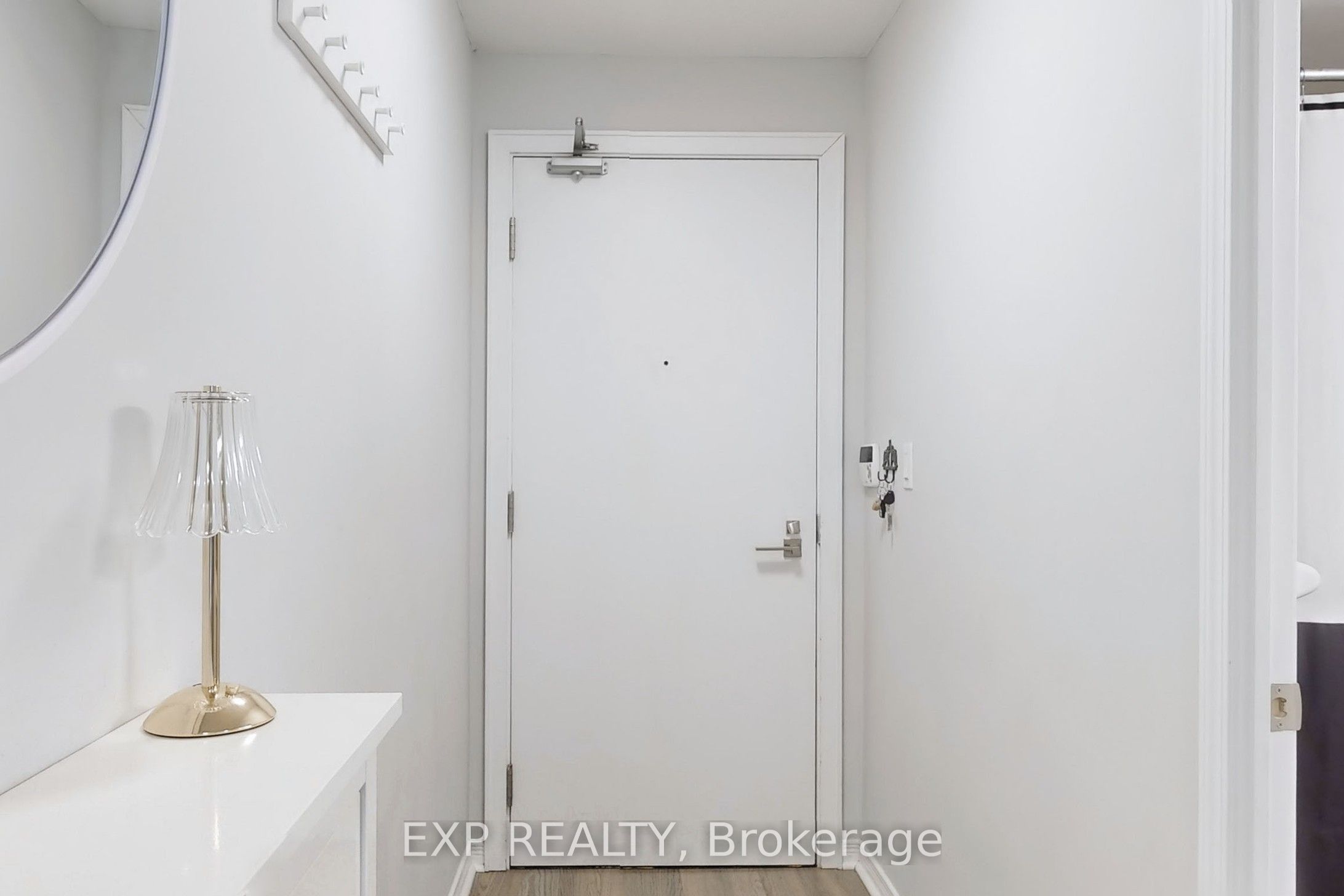 352 Front Street W 817 Property Photo 9
