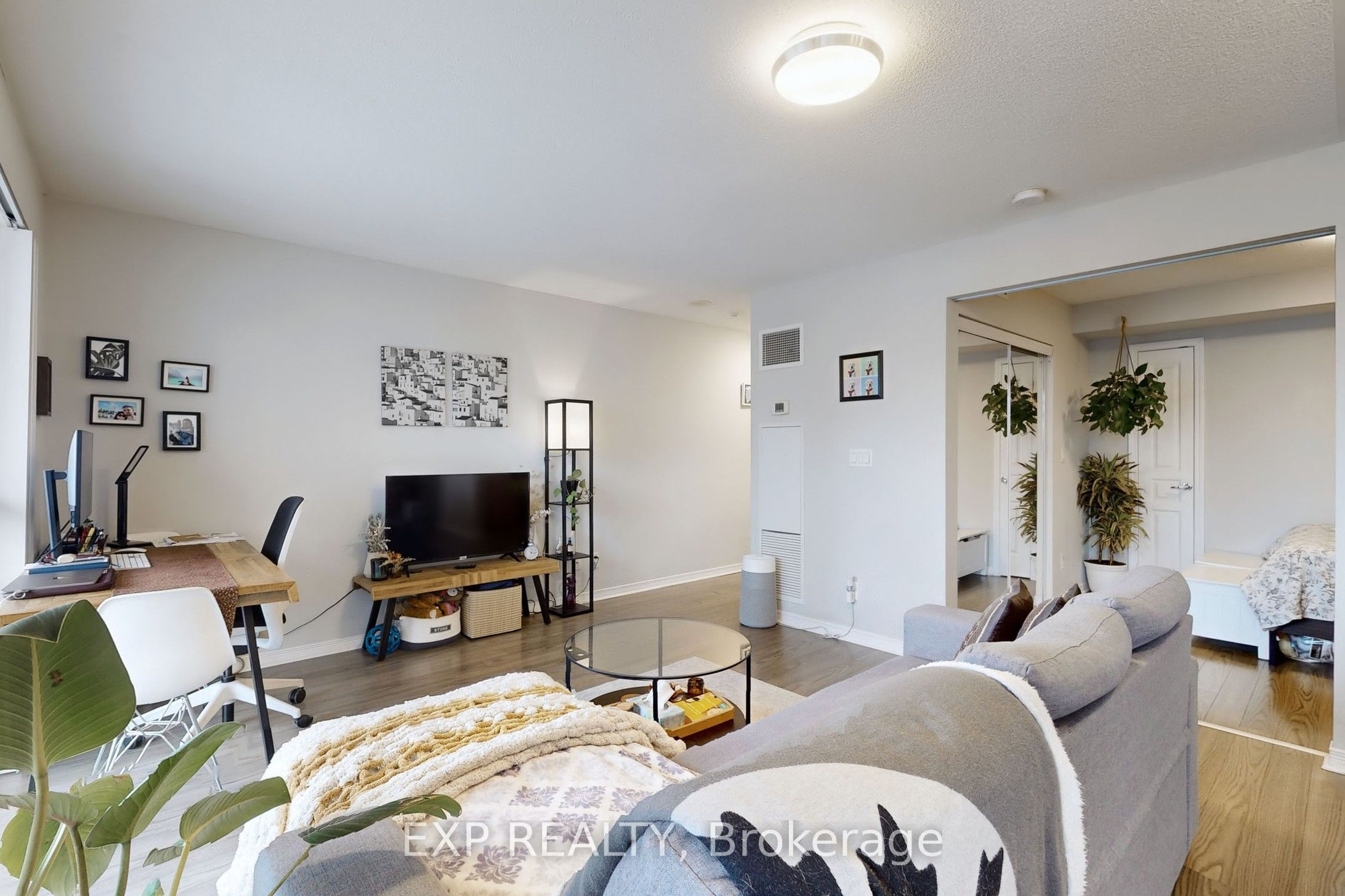 352 Front Street W 817 Property Photo 14