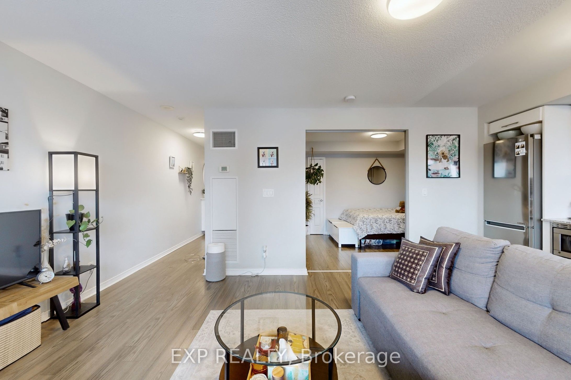 352 Front Street W 817 Property Photo 15